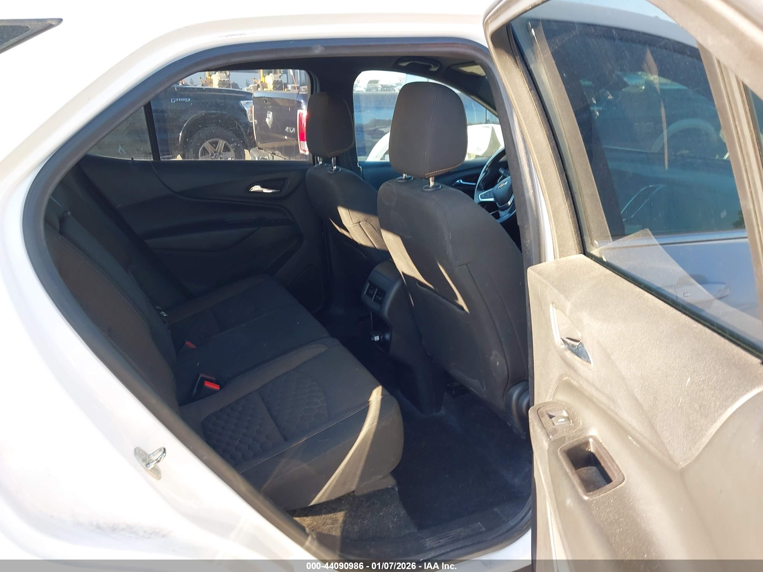 CHEVROLET EQUINOX image 8