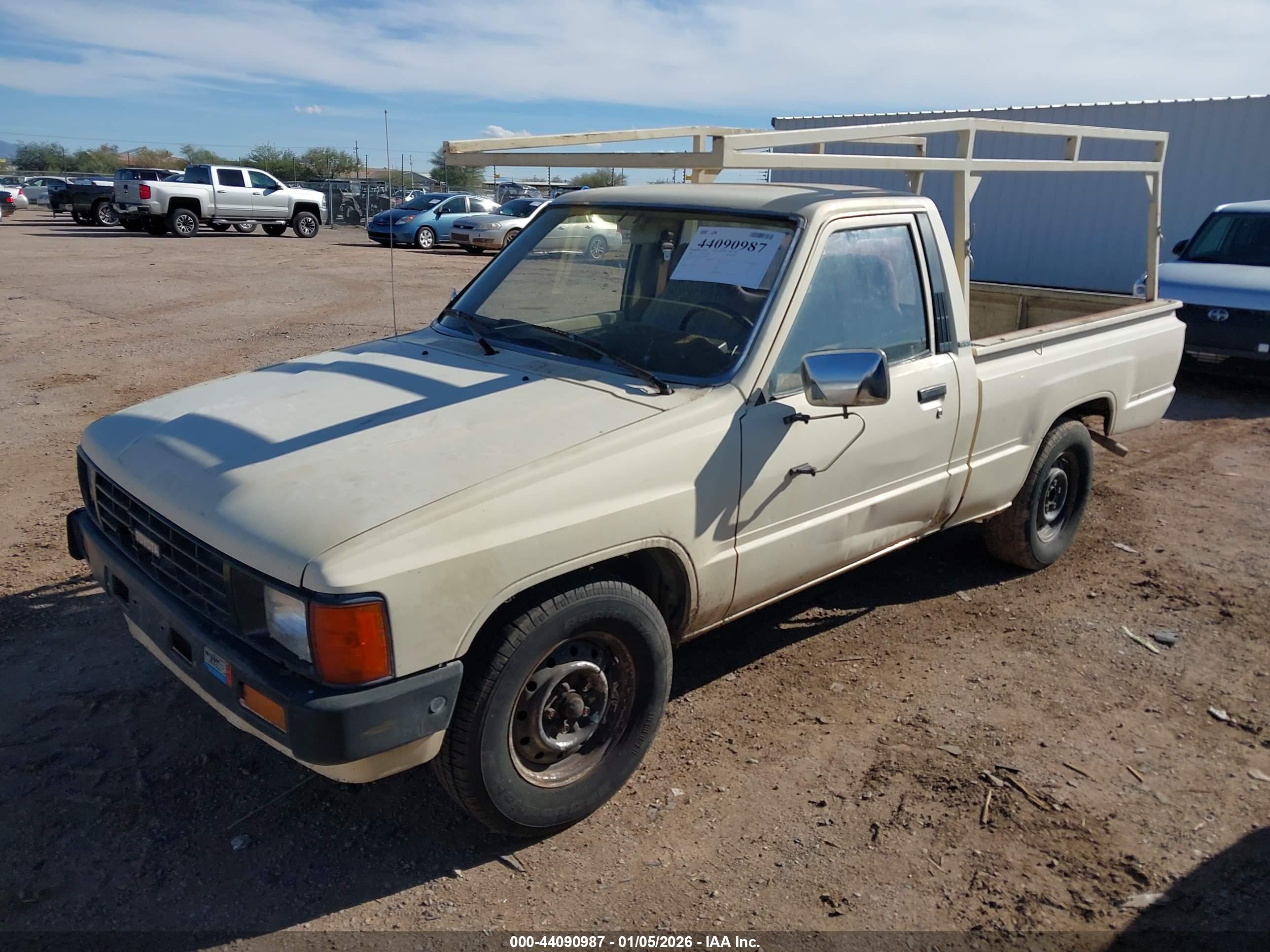 TOYOTA PICKUP image 2
