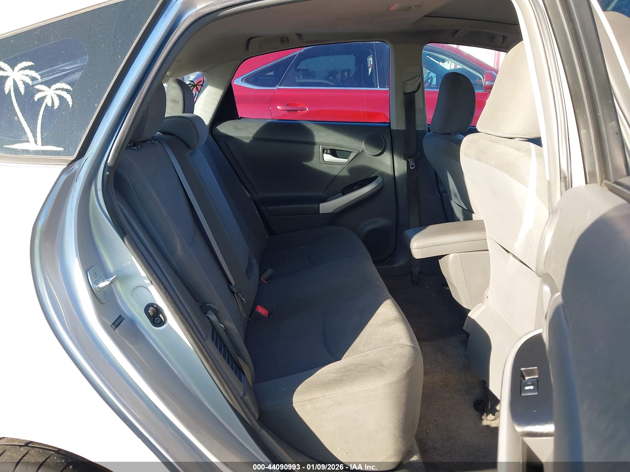 TOYOTA PRIUS image 8
