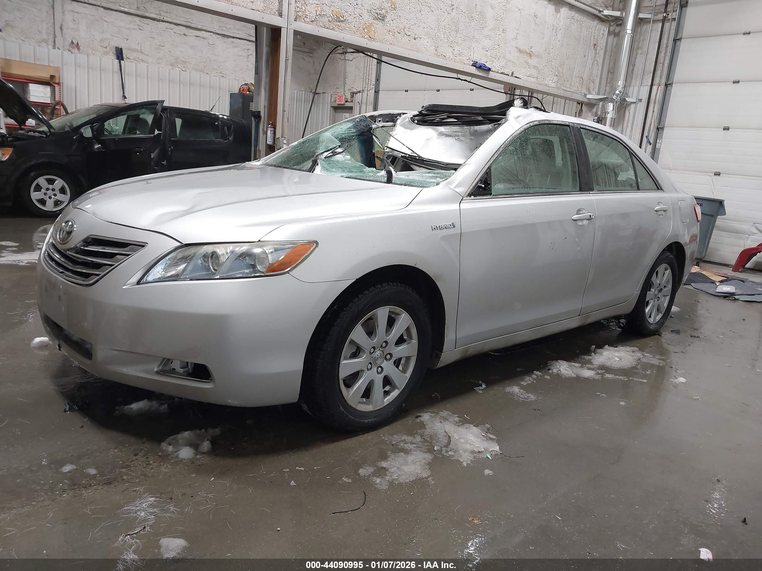 TOYOTA CAMRY image 2