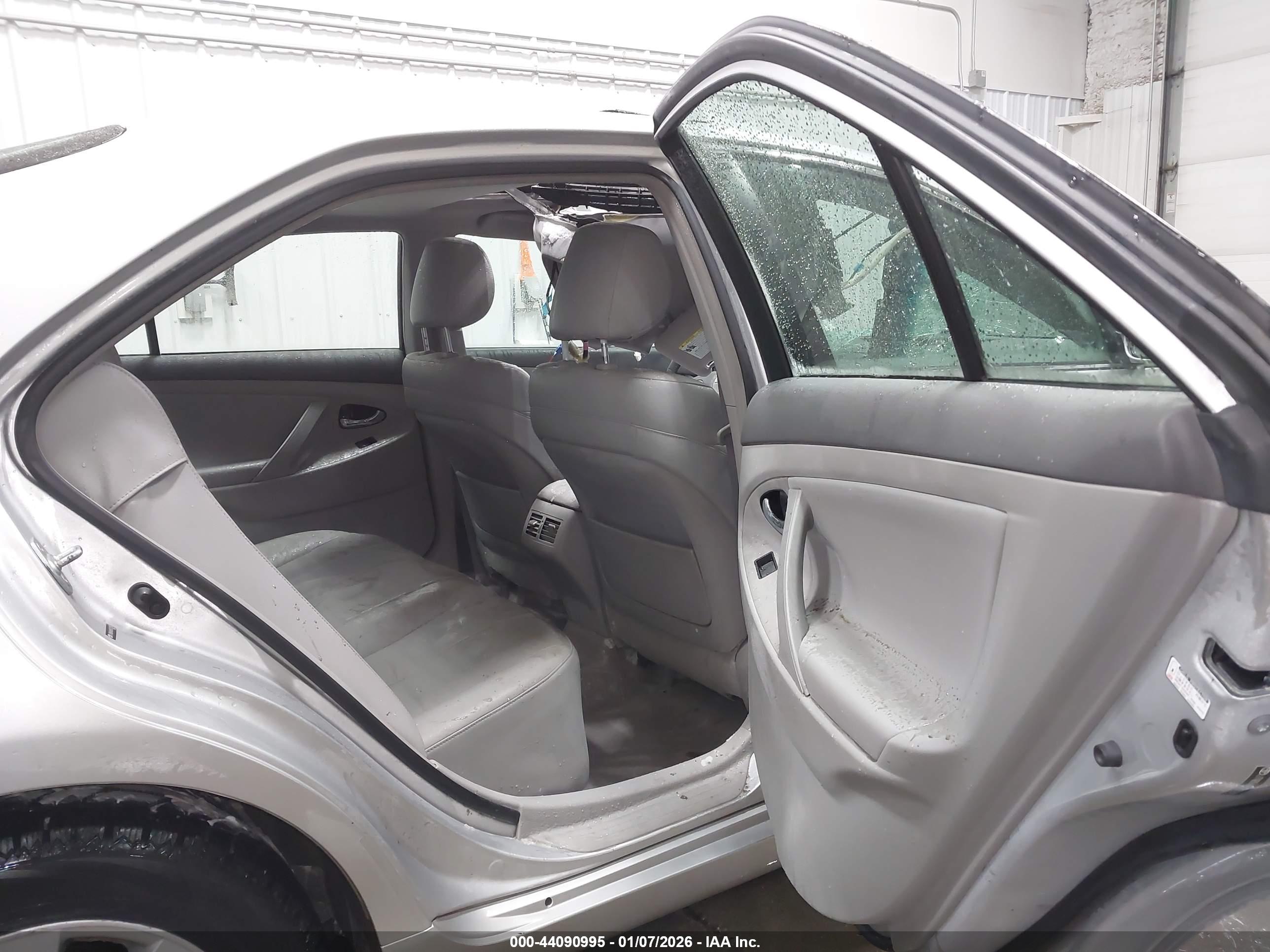 TOYOTA CAMRY image 8
