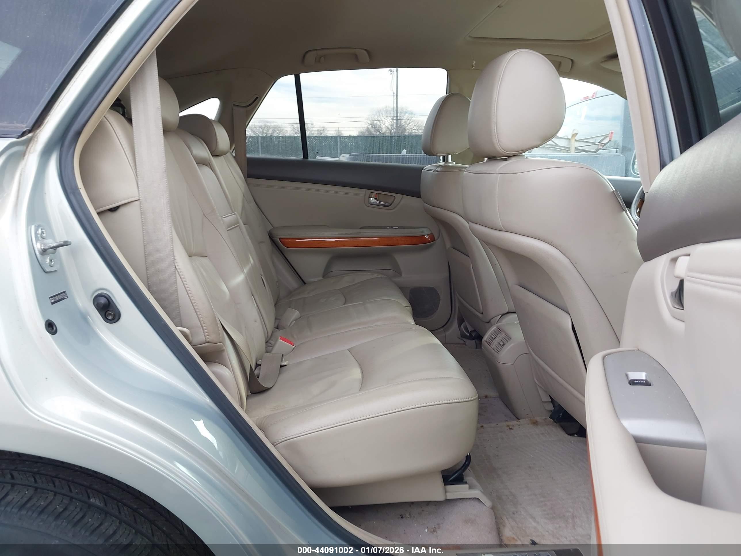 LEXUS RX image 8