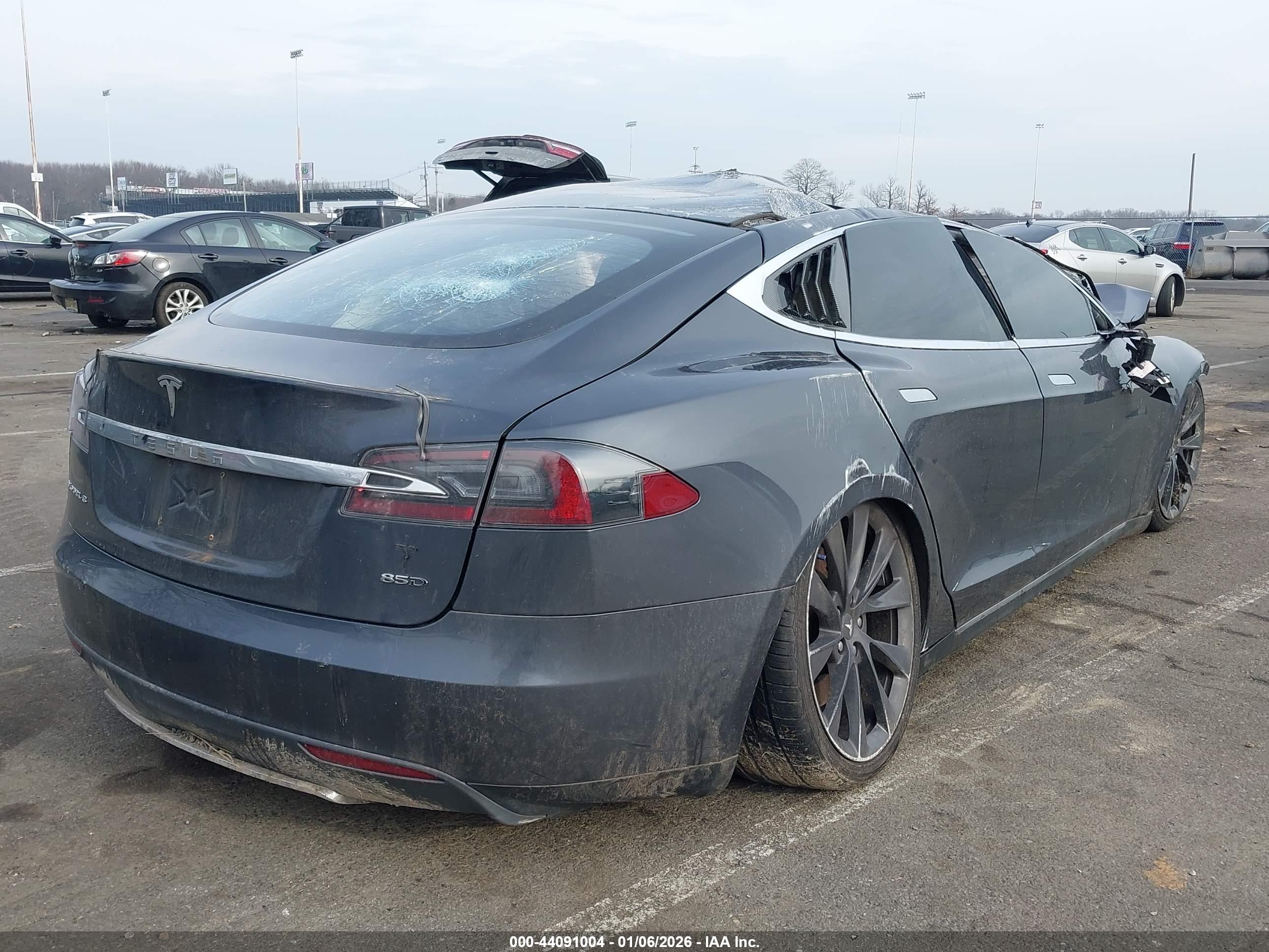 TESLA MODEL image 4