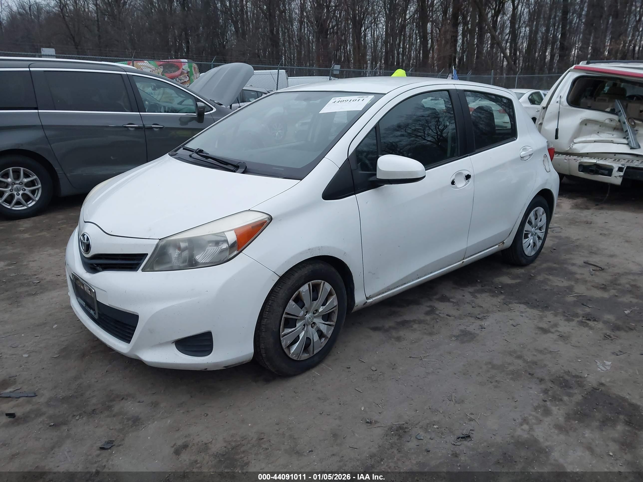 TOYOTA YARIS image 2