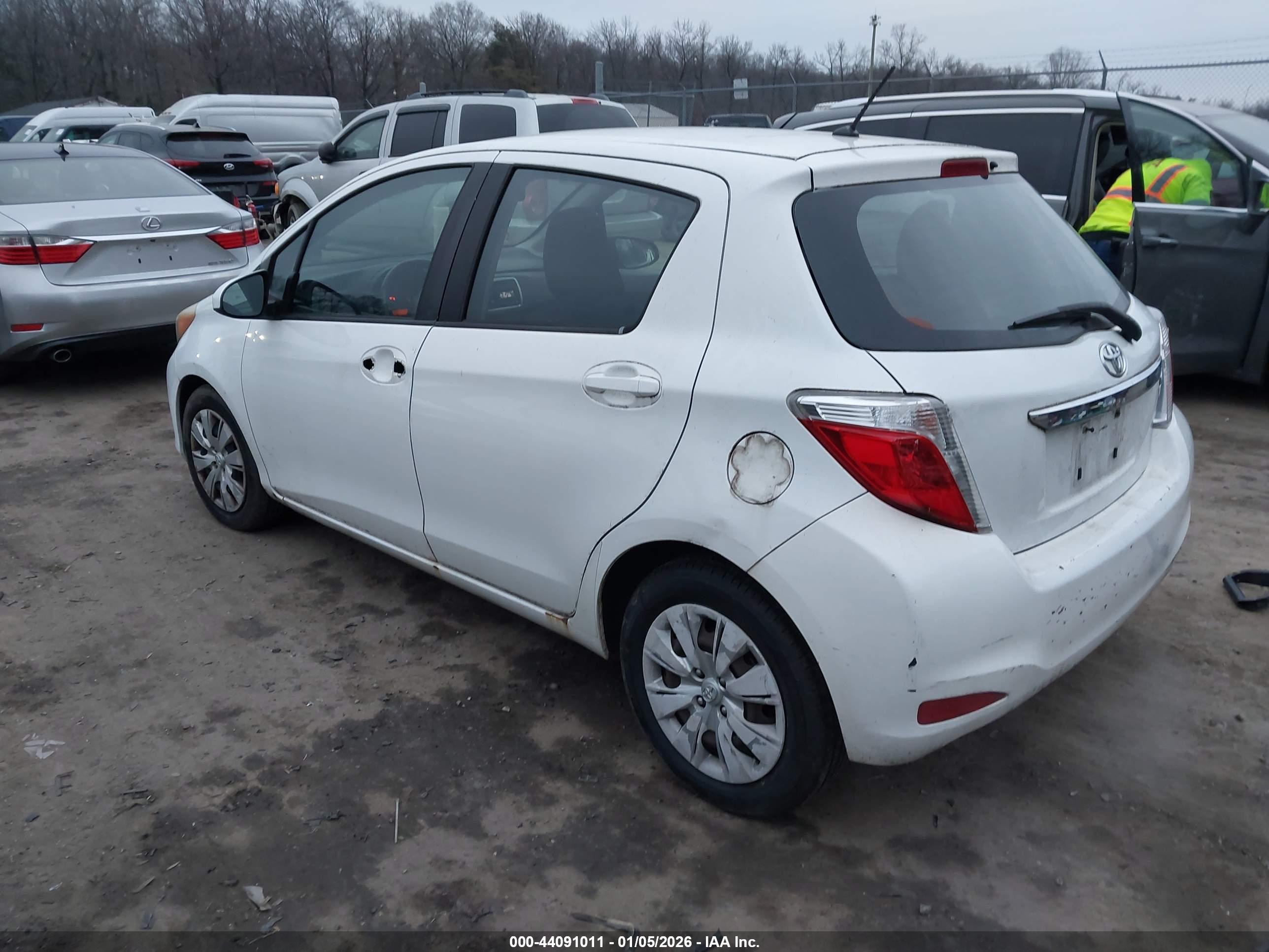TOYOTA YARIS image 3