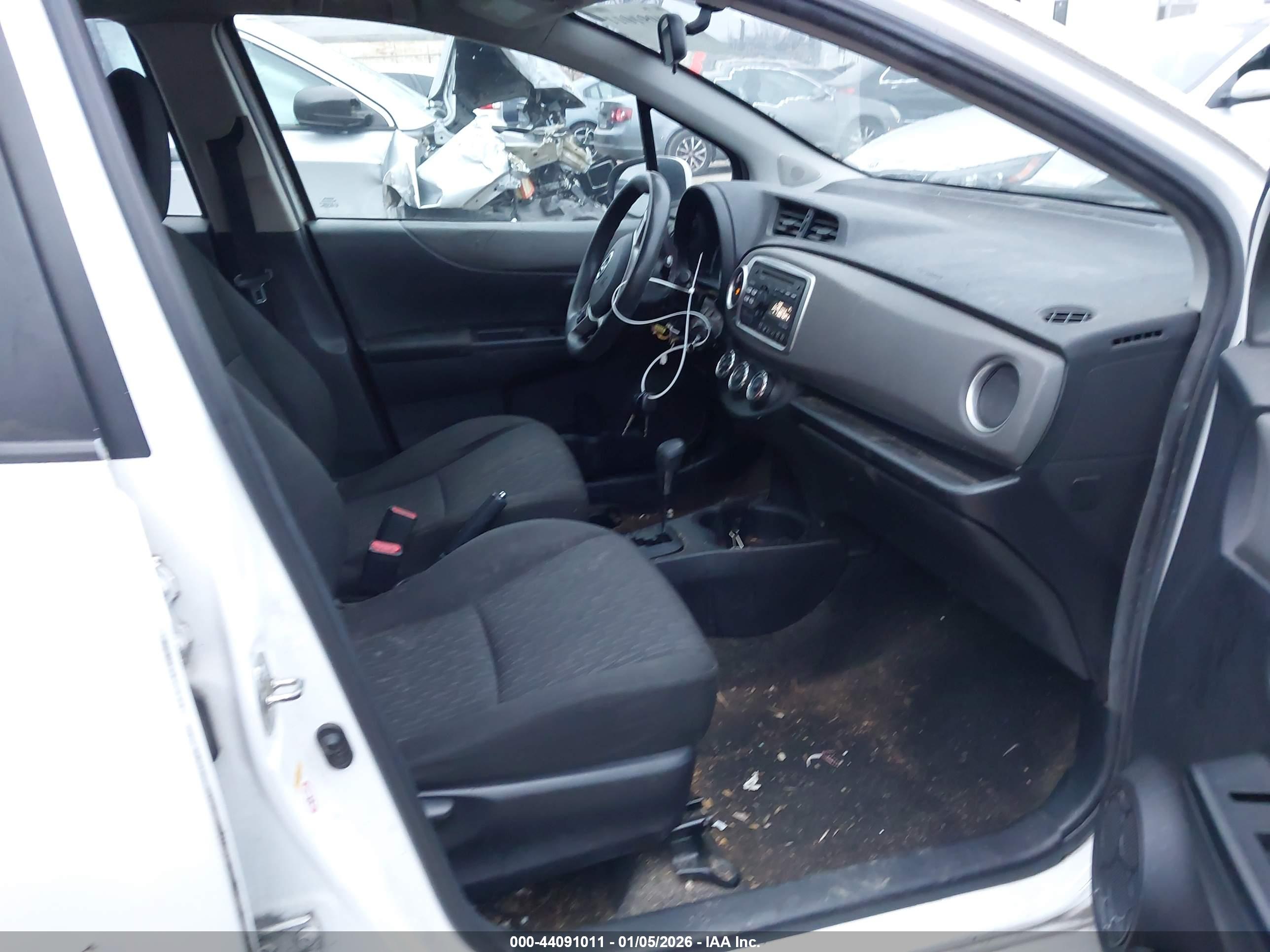 TOYOTA YARIS image 5