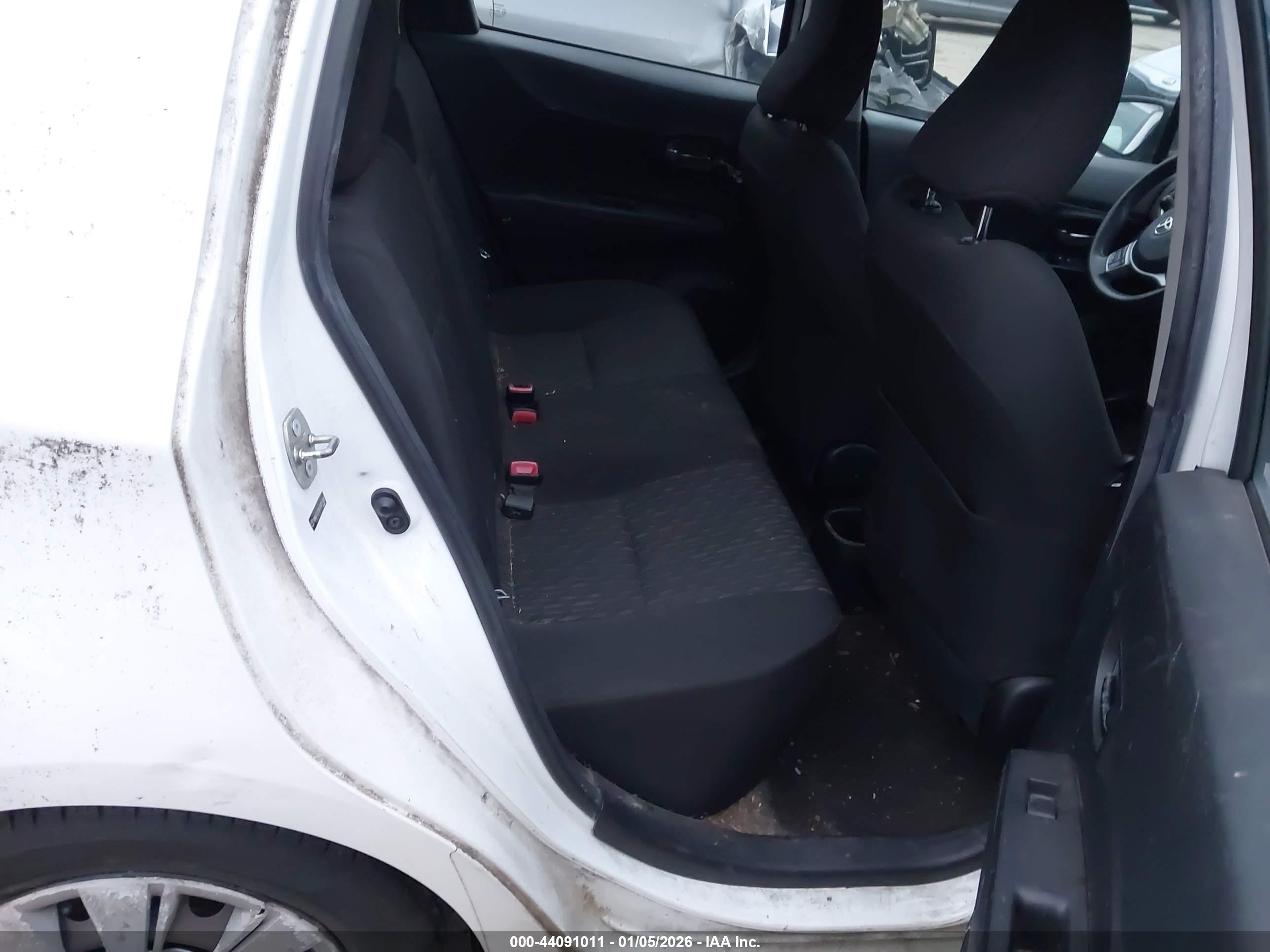TOYOTA YARIS image 8