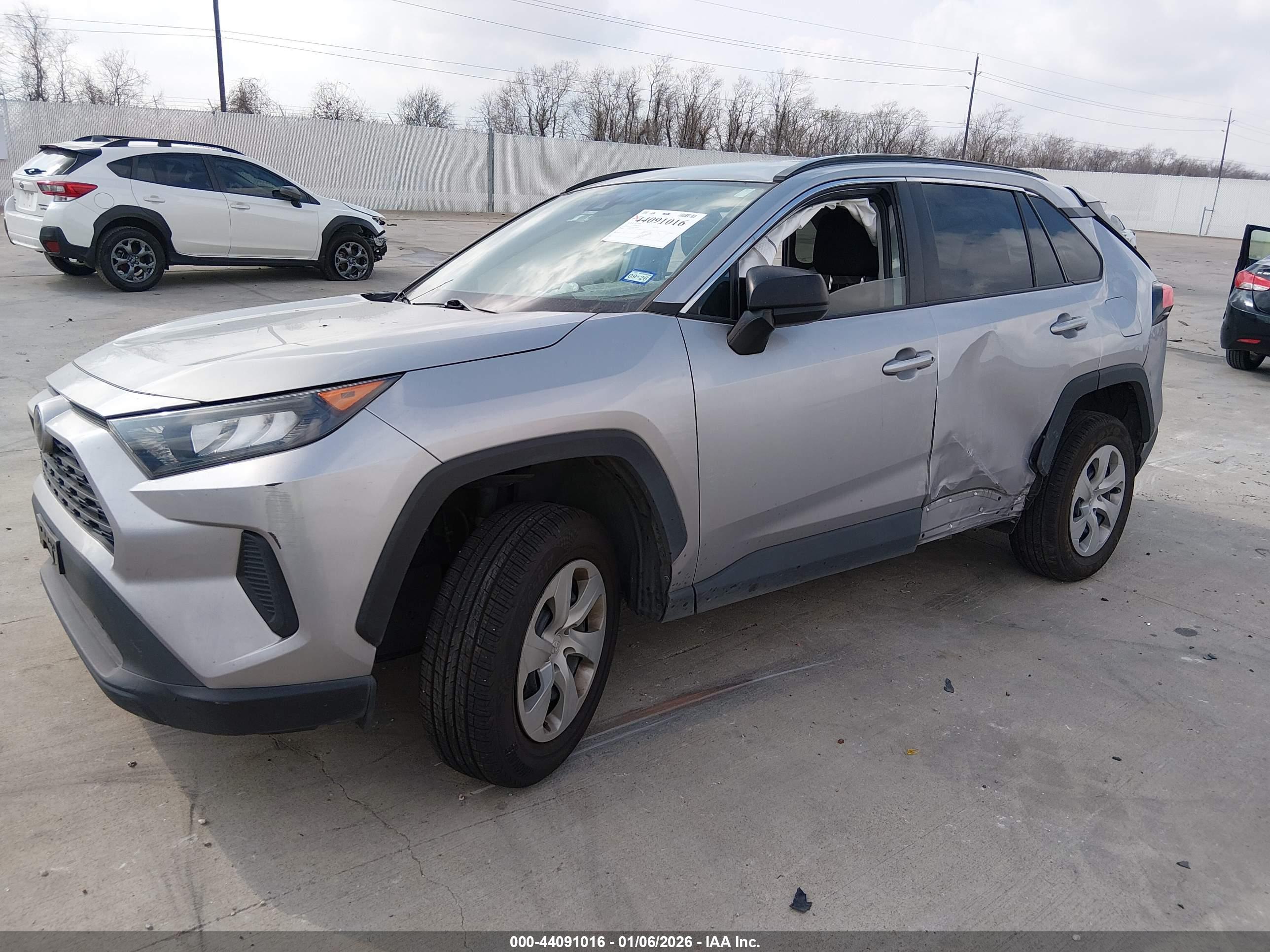 TOYOTA RAV4 image 2