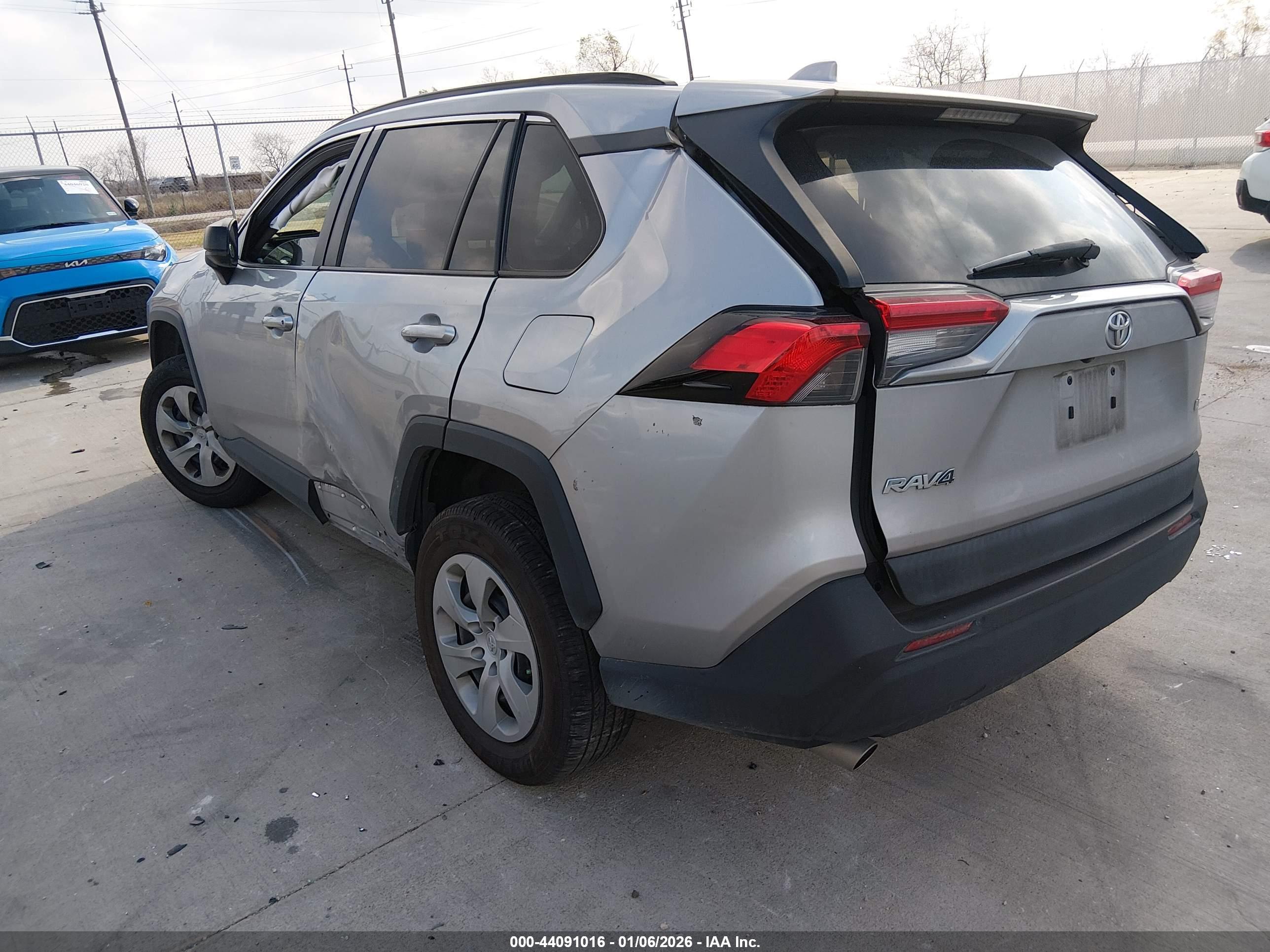 TOYOTA RAV4 image 3