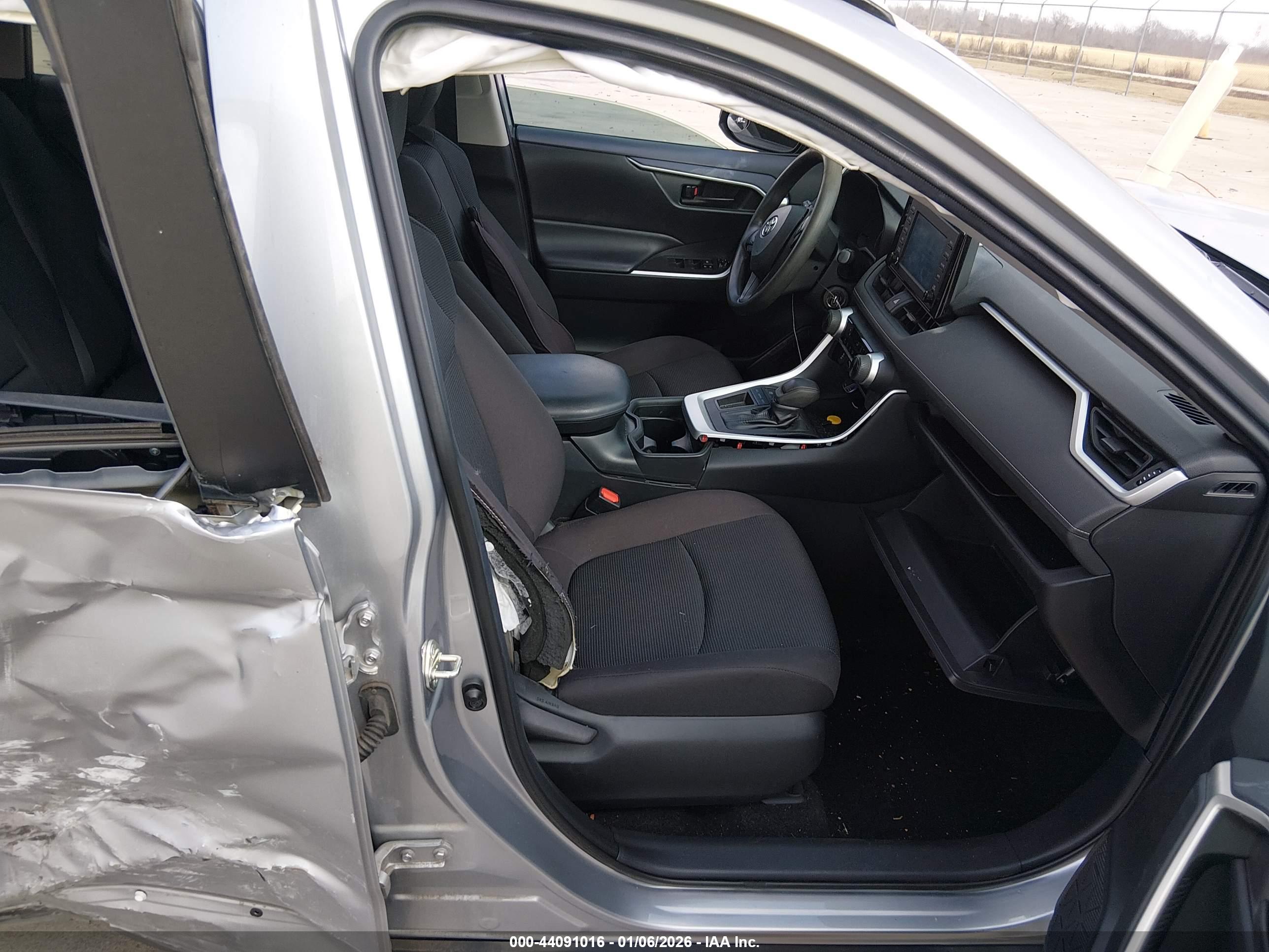 TOYOTA RAV4 image 5