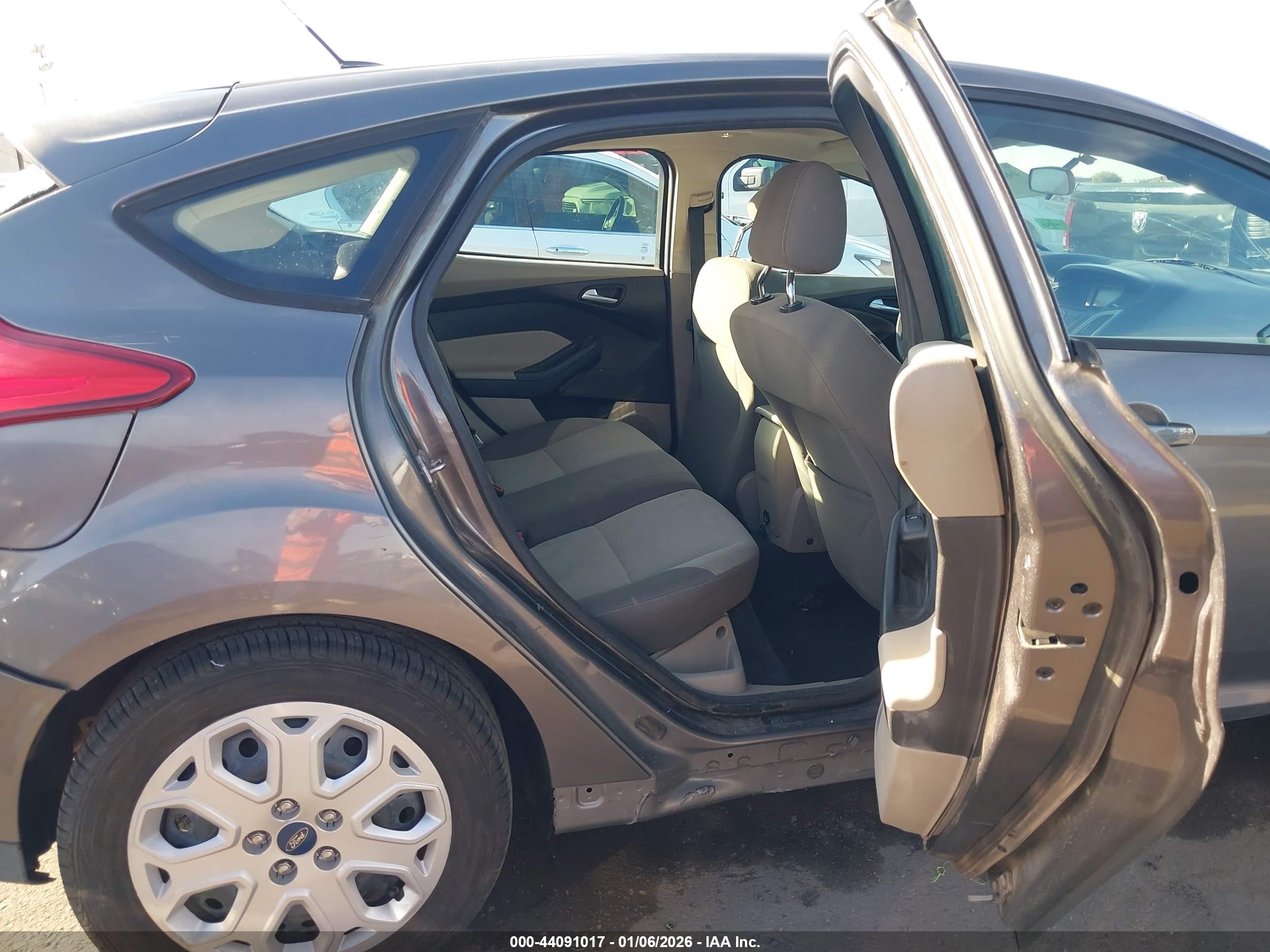 FORD FOCUS image 8