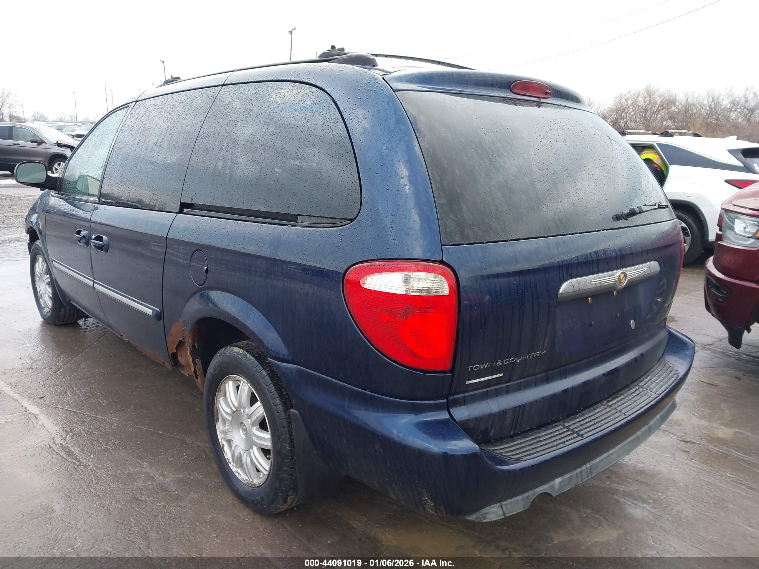 CHRYSLER TOWN image 3