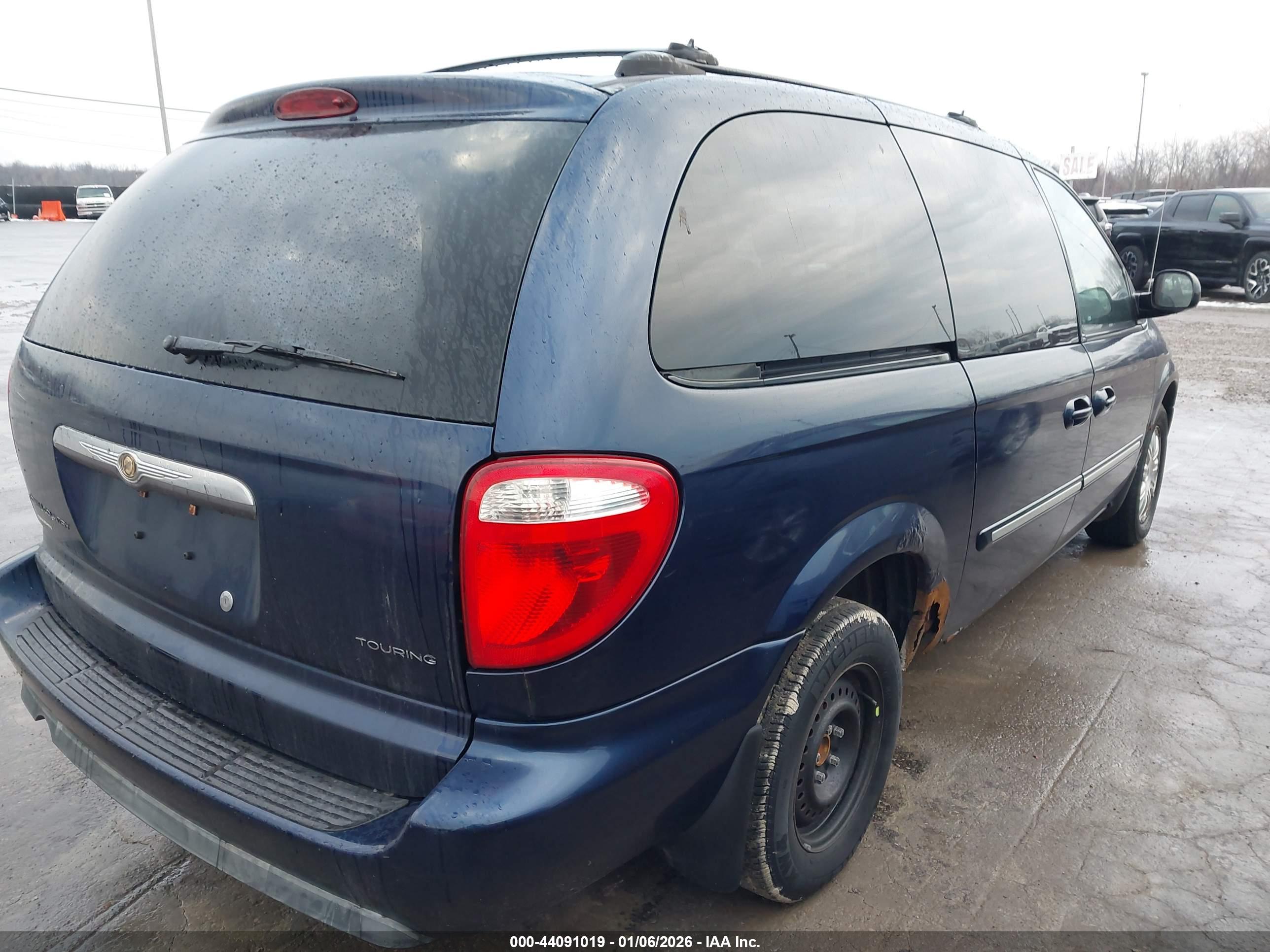 CHRYSLER TOWN image 4