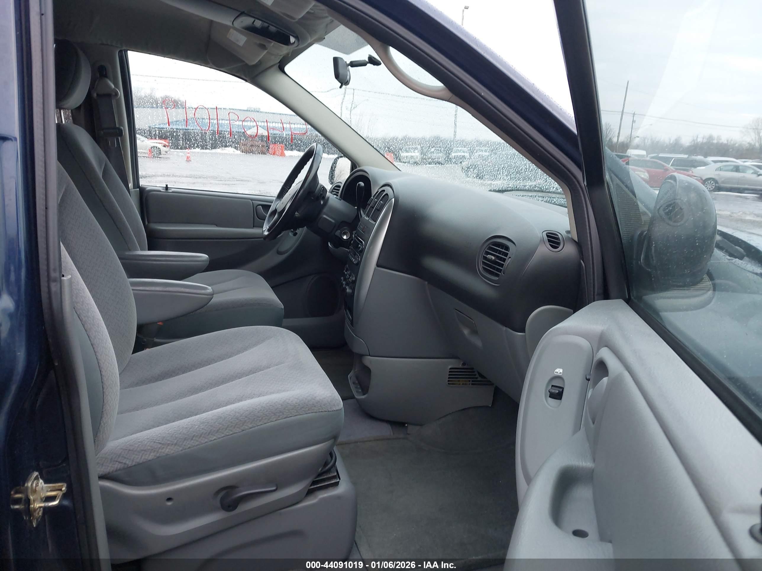 CHRYSLER TOWN image 5