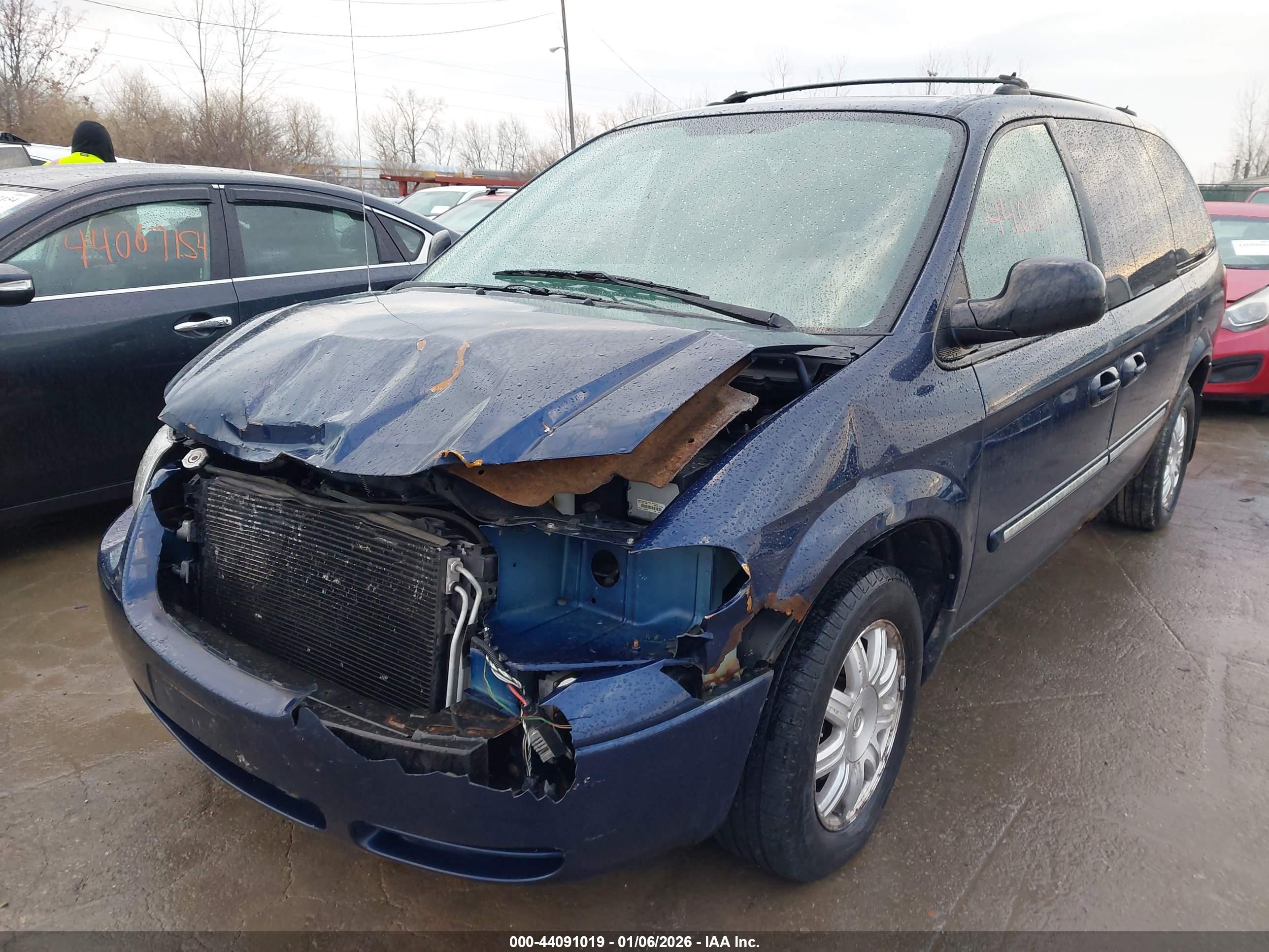 CHRYSLER TOWN image 6