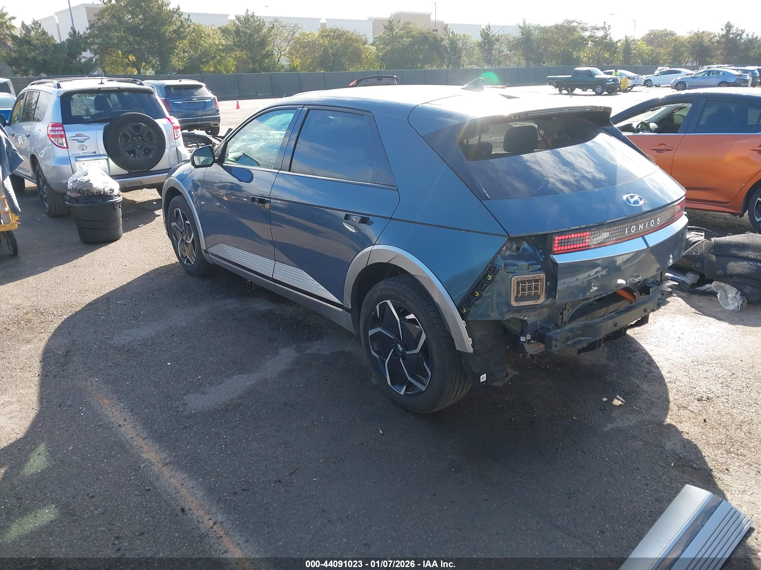 HYUNDAI IONIQ image 3