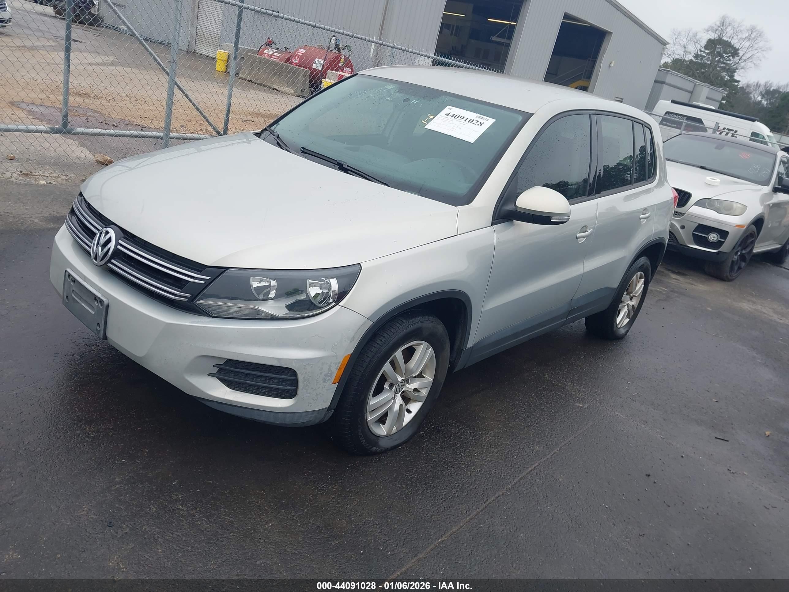 VOLKSWAGEN TIGUAN image 2