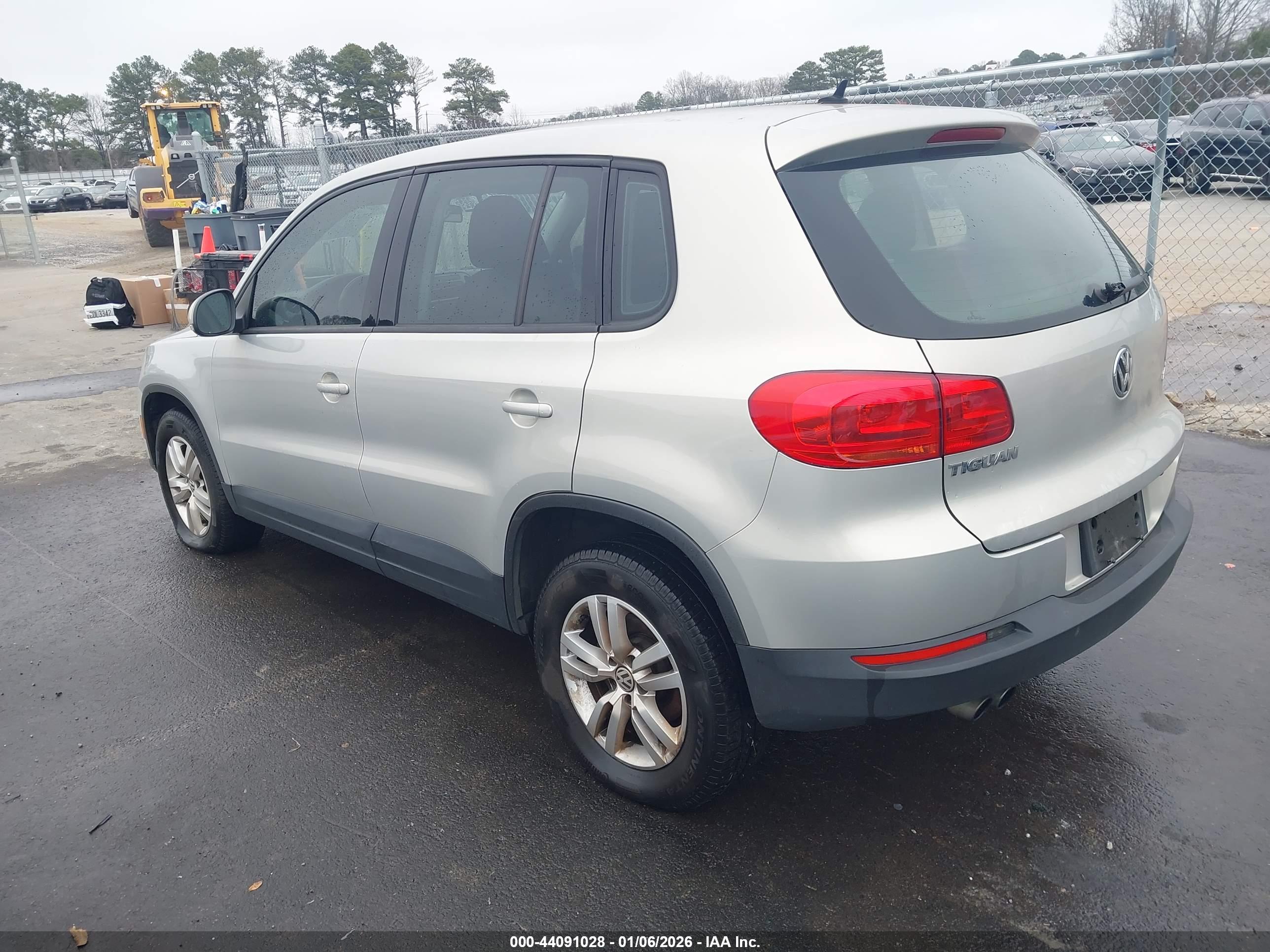 VOLKSWAGEN TIGUAN image 3