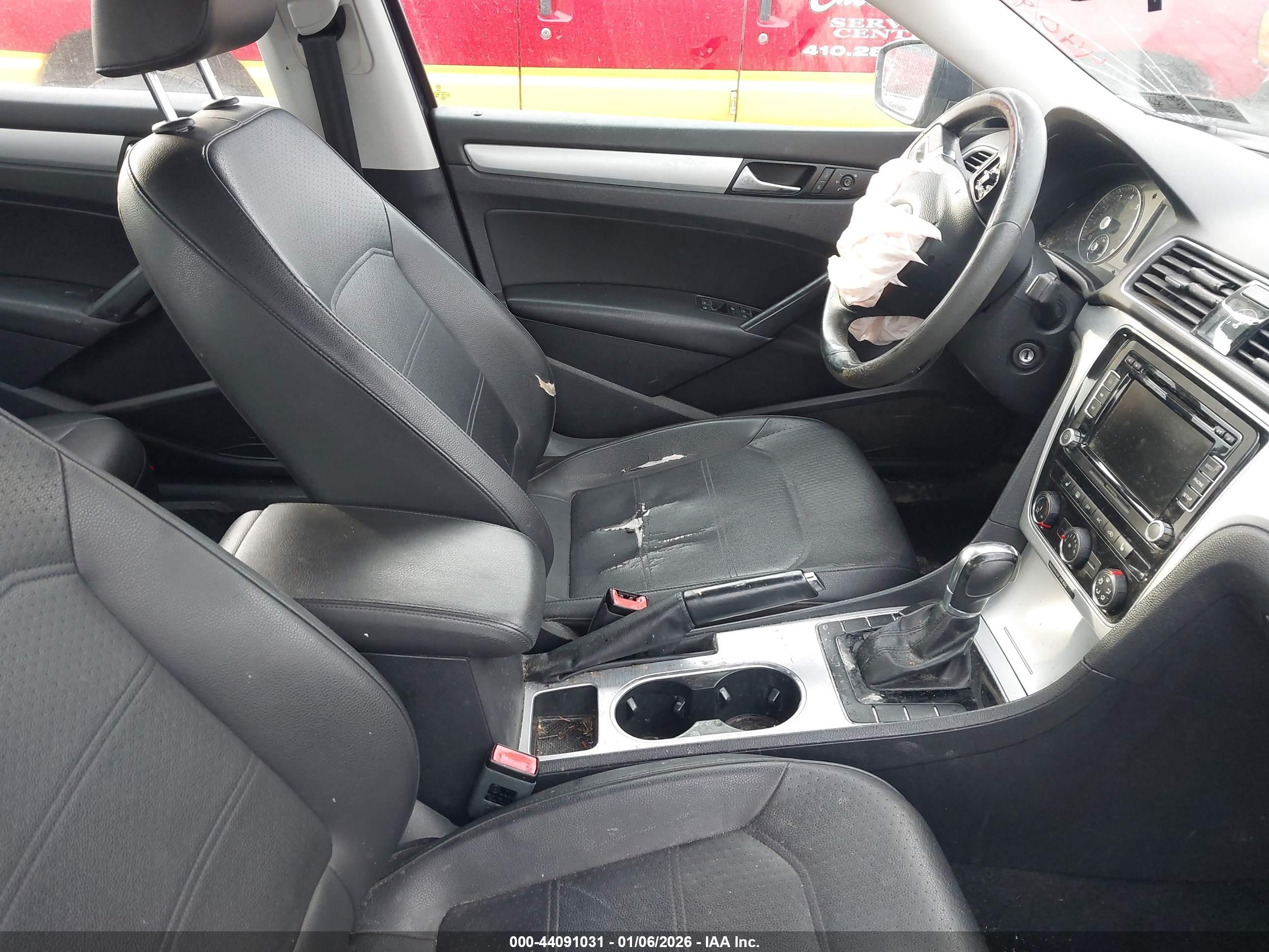 VOLKSWAGEN PASSAT image 5