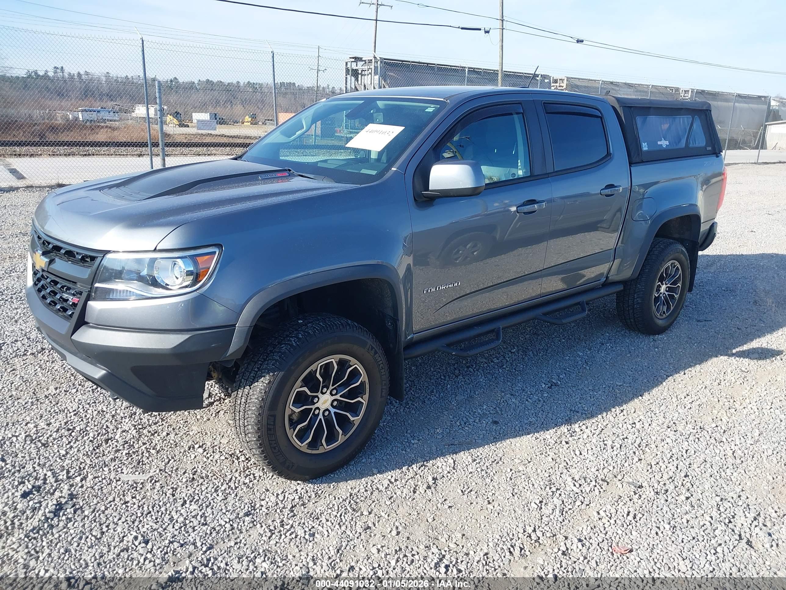 CHEVROLET COLORADO image 2