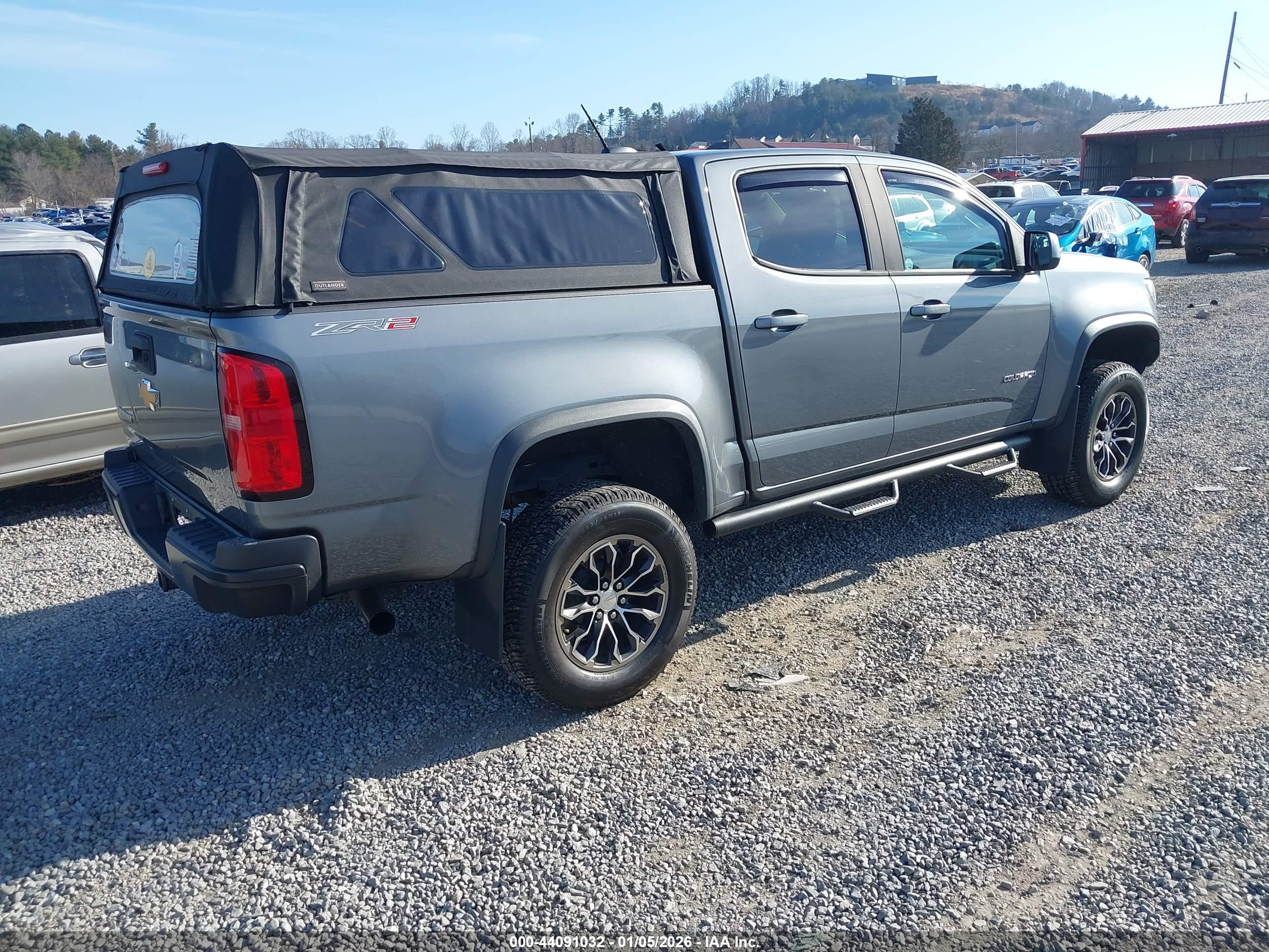 CHEVROLET COLORADO image 4