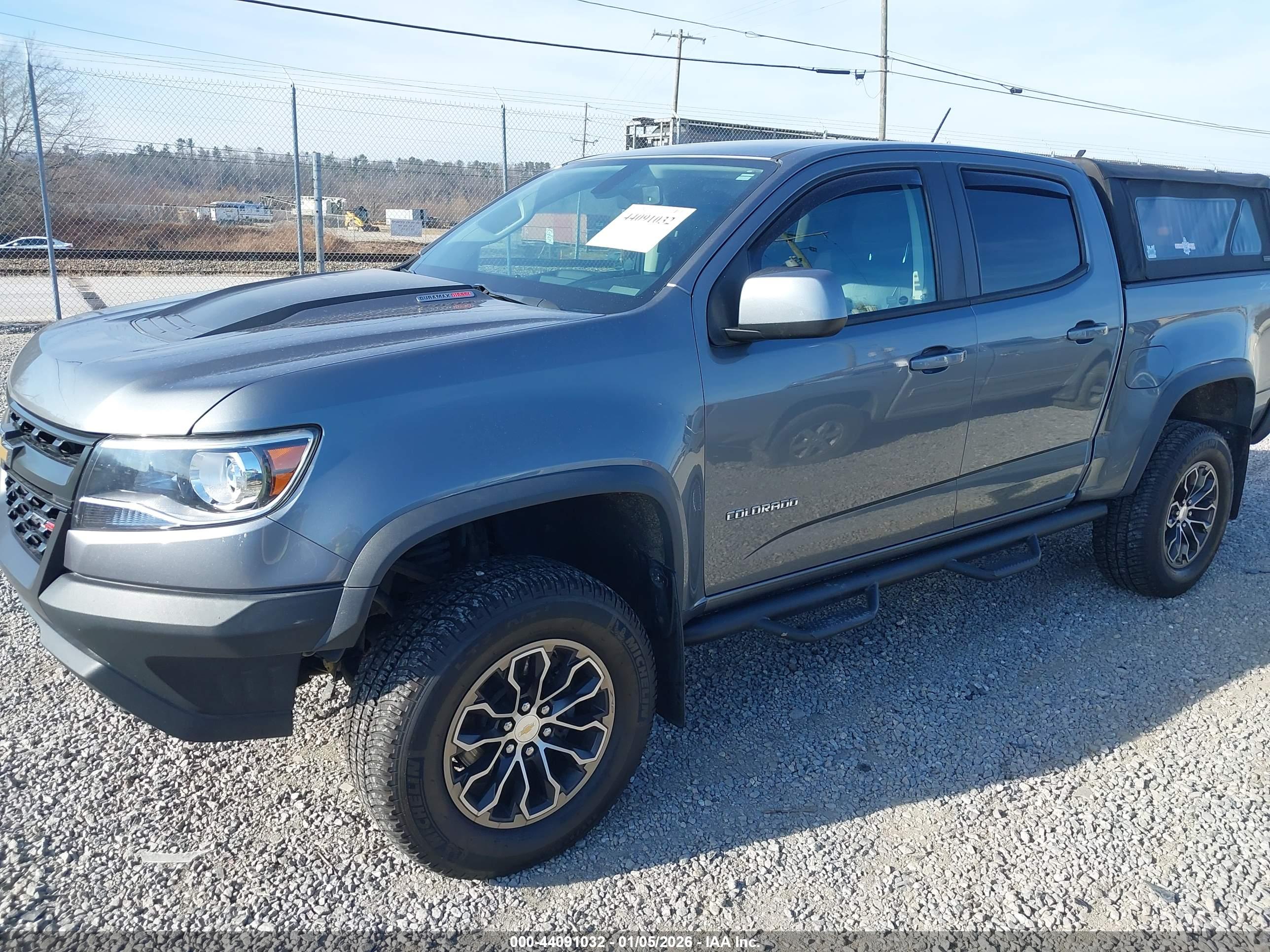 CHEVROLET COLORADO image 6