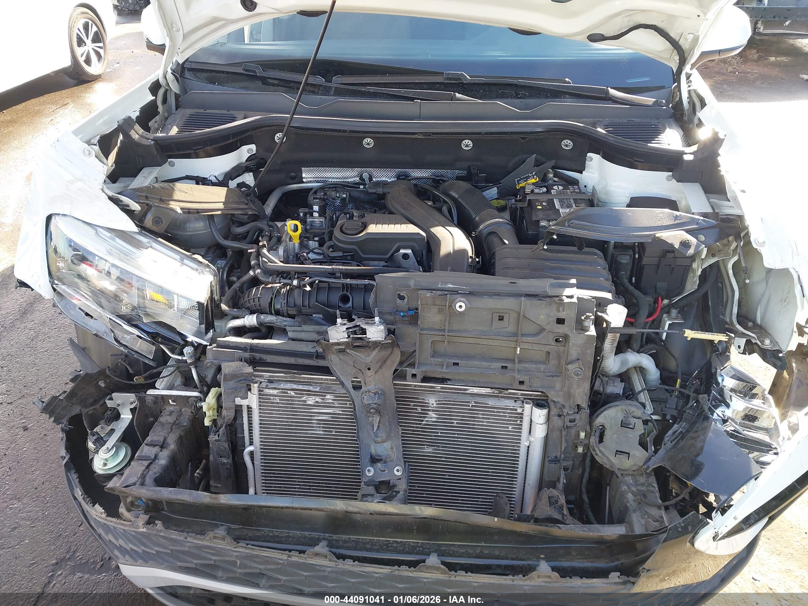VOLKSWAGEN TAOS image 10