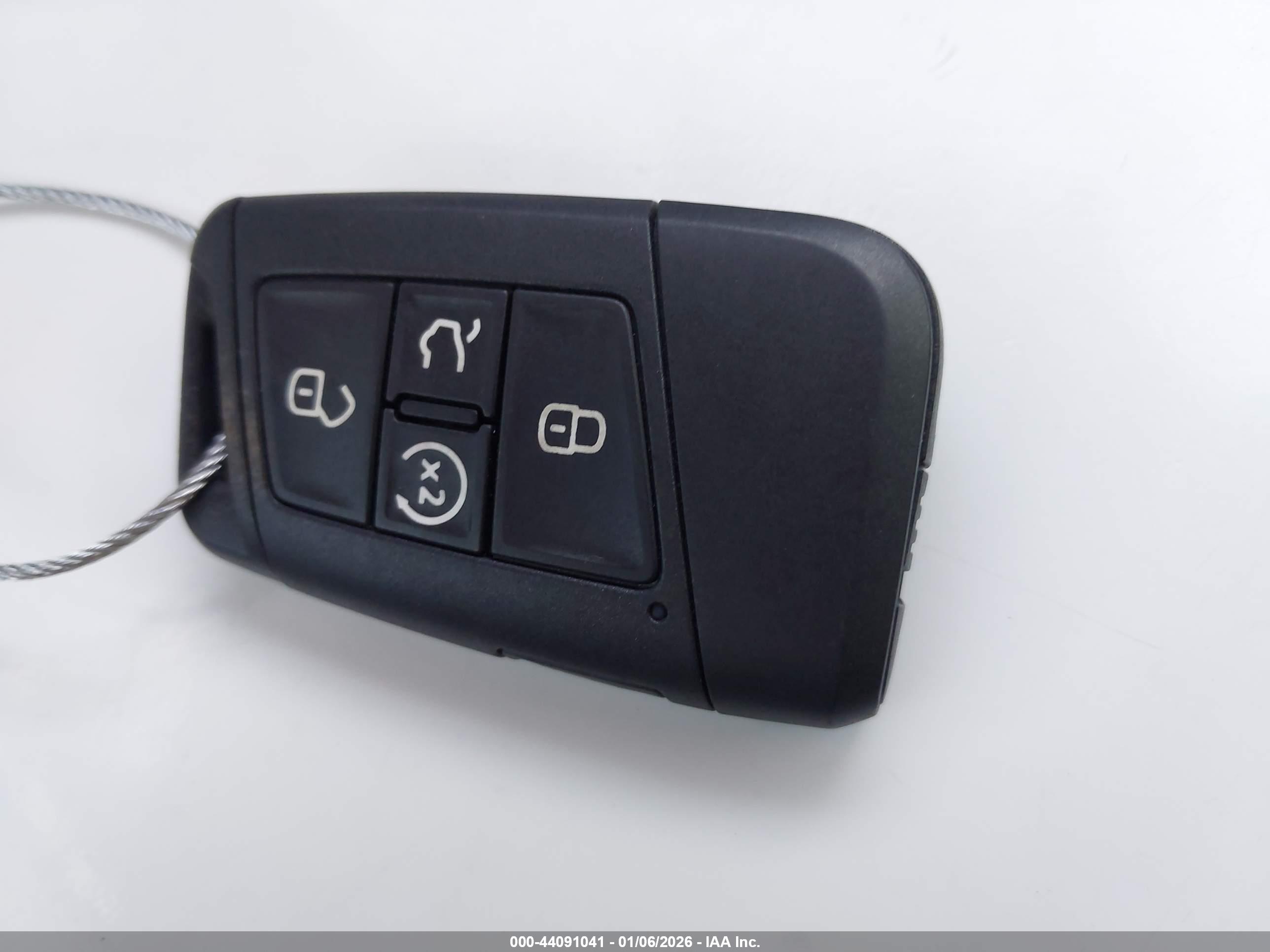 VOLKSWAGEN TAOS image 11