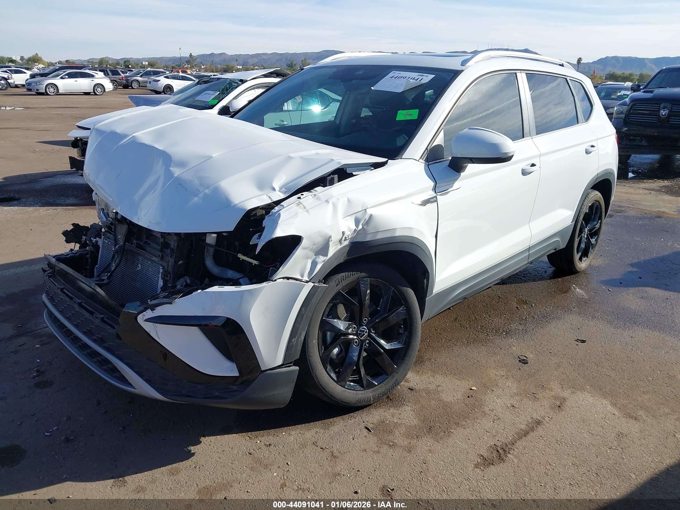VOLKSWAGEN TAOS image 2