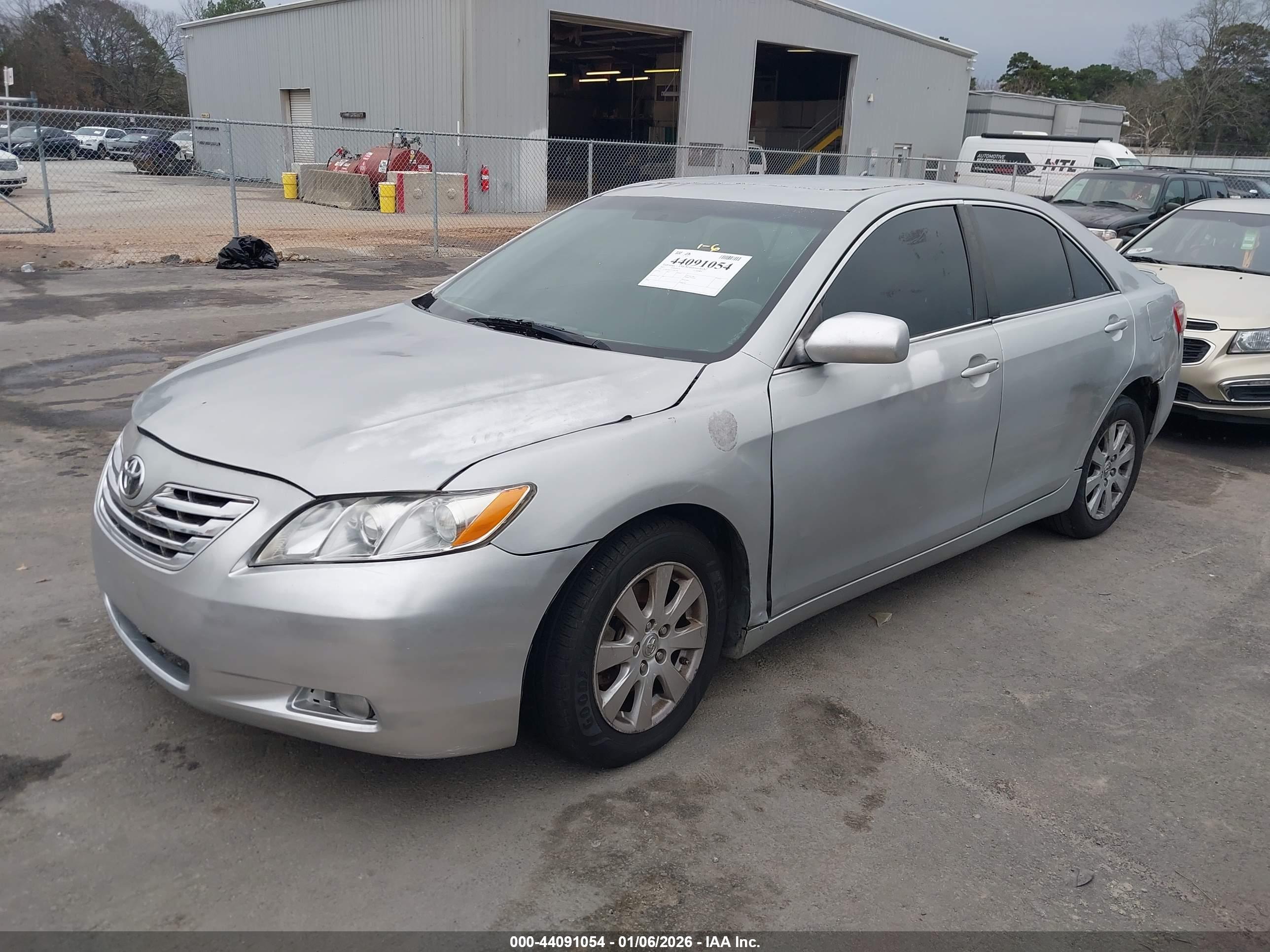 TOYOTA CAMRY image 2