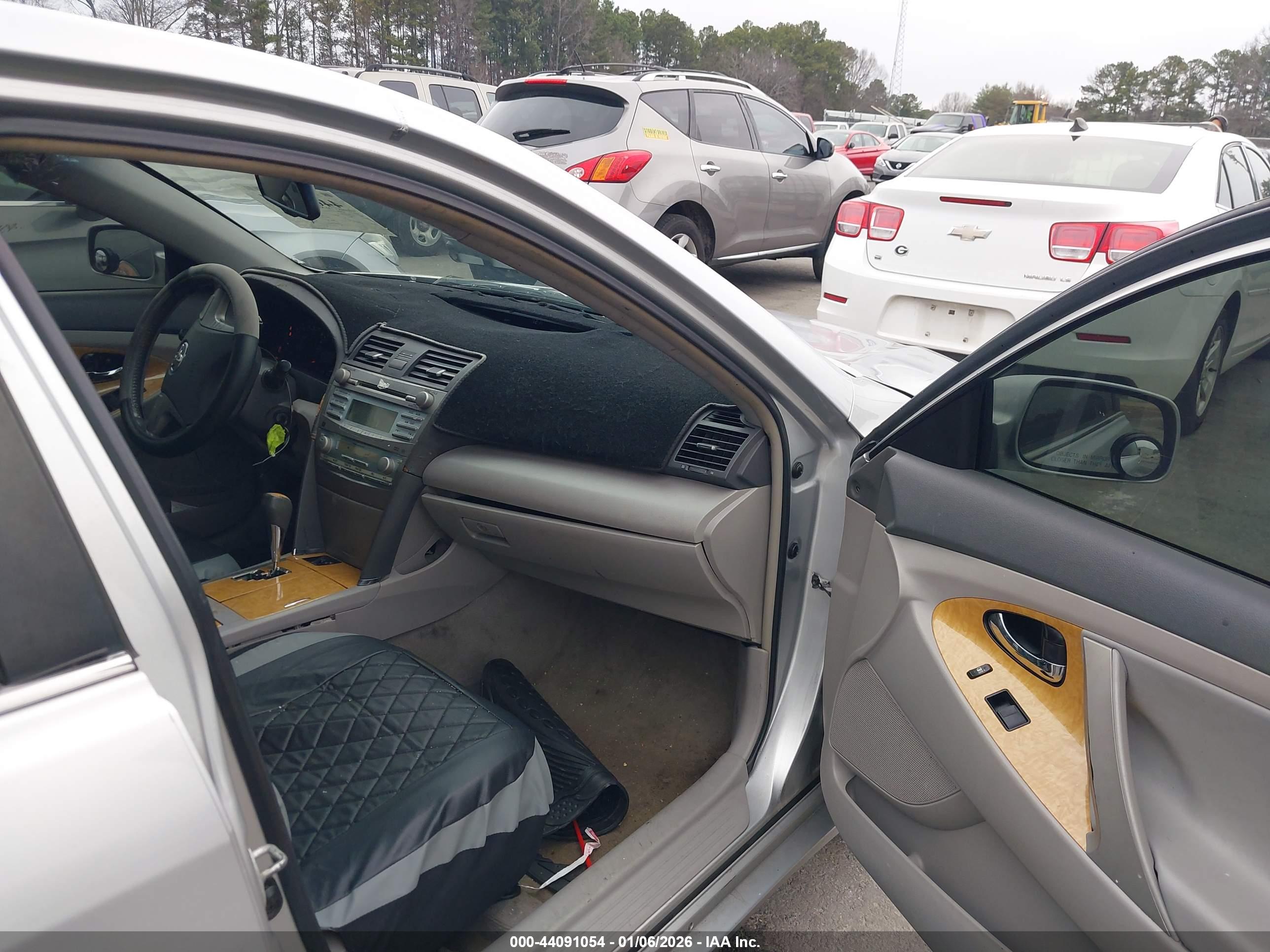 TOYOTA CAMRY image 5