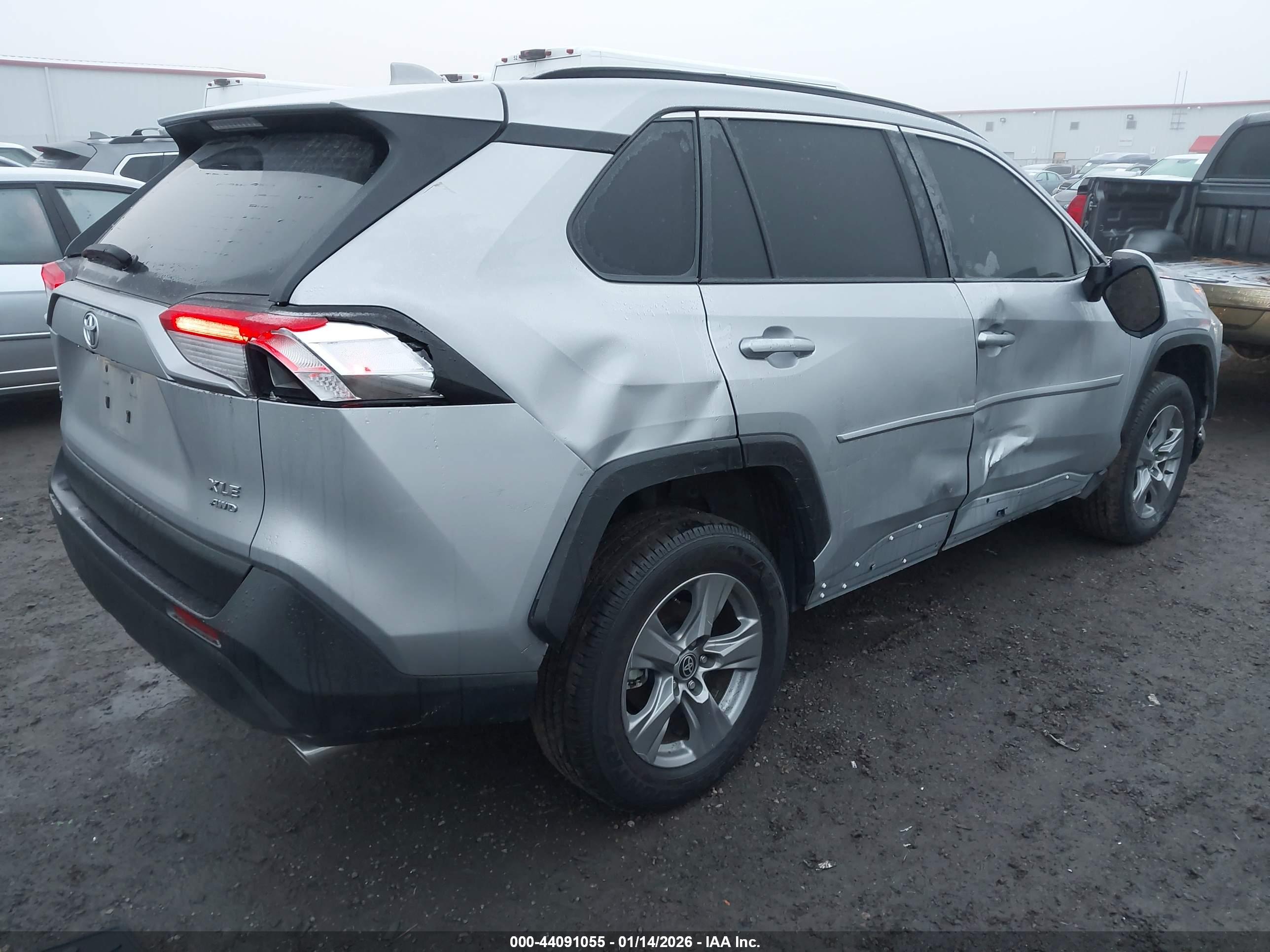 TOYOTA RAV4 image 4