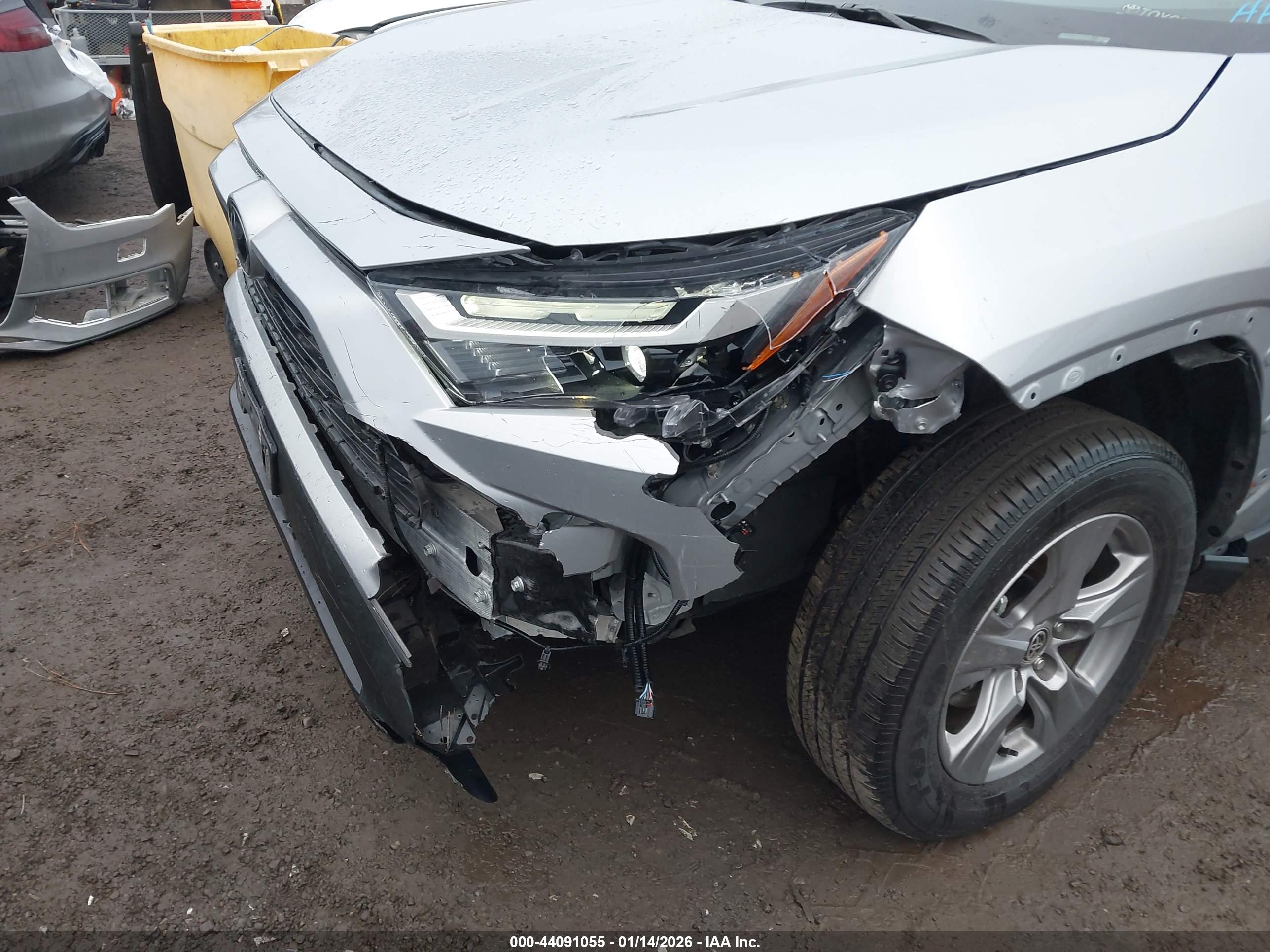 TOYOTA RAV4 image 6
