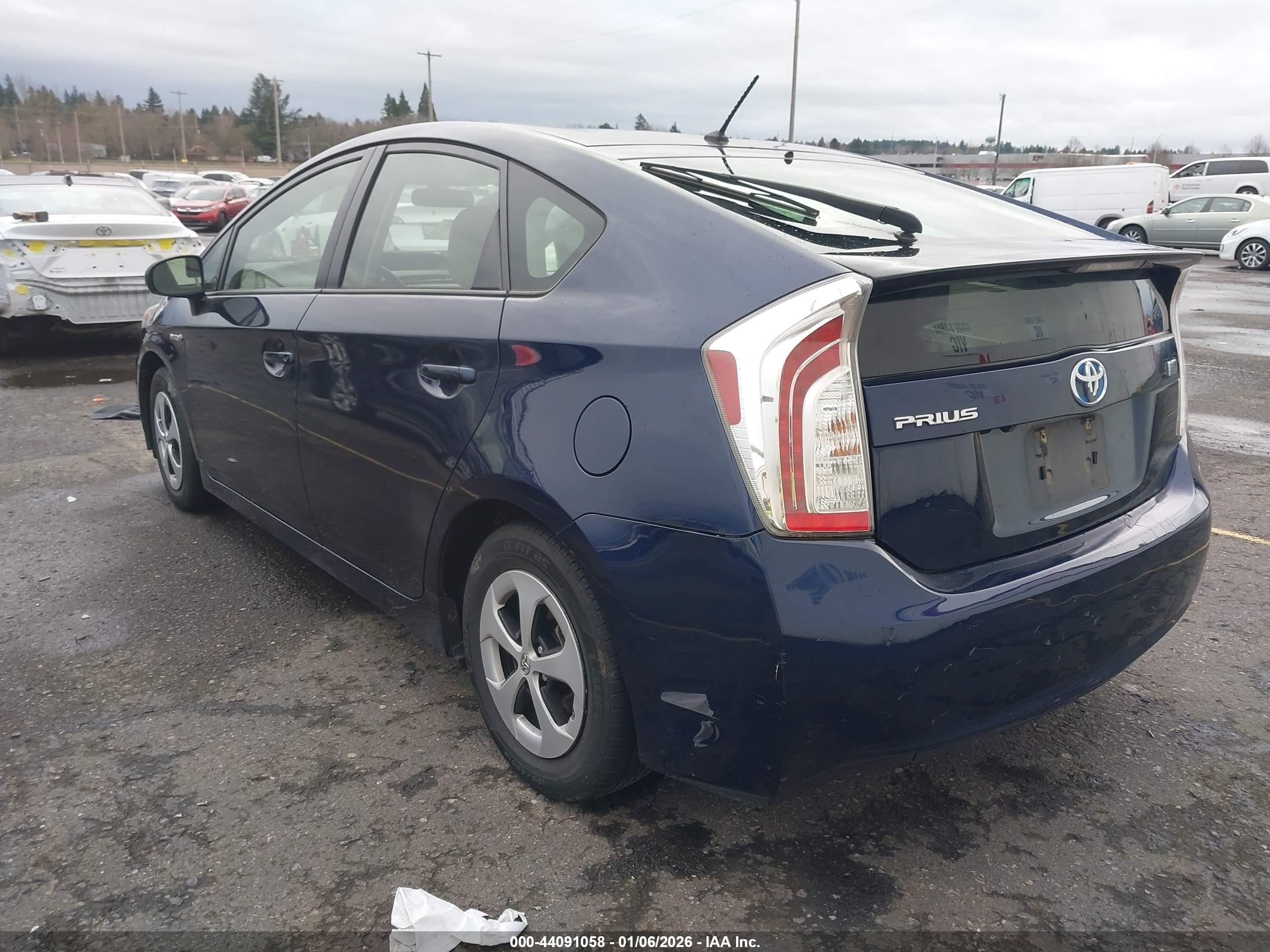 TOYOTA PRIUS image 3