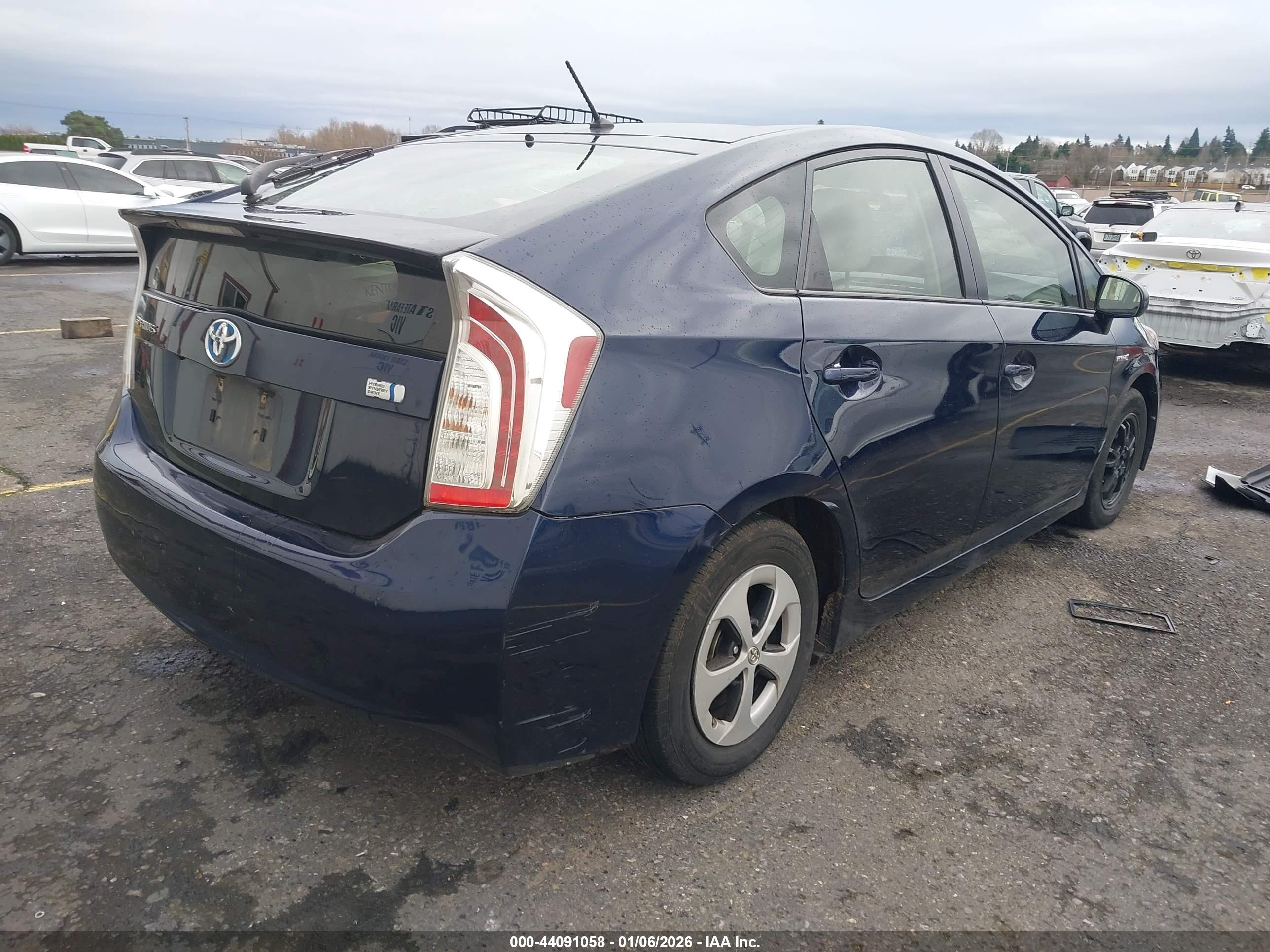 TOYOTA PRIUS image 4