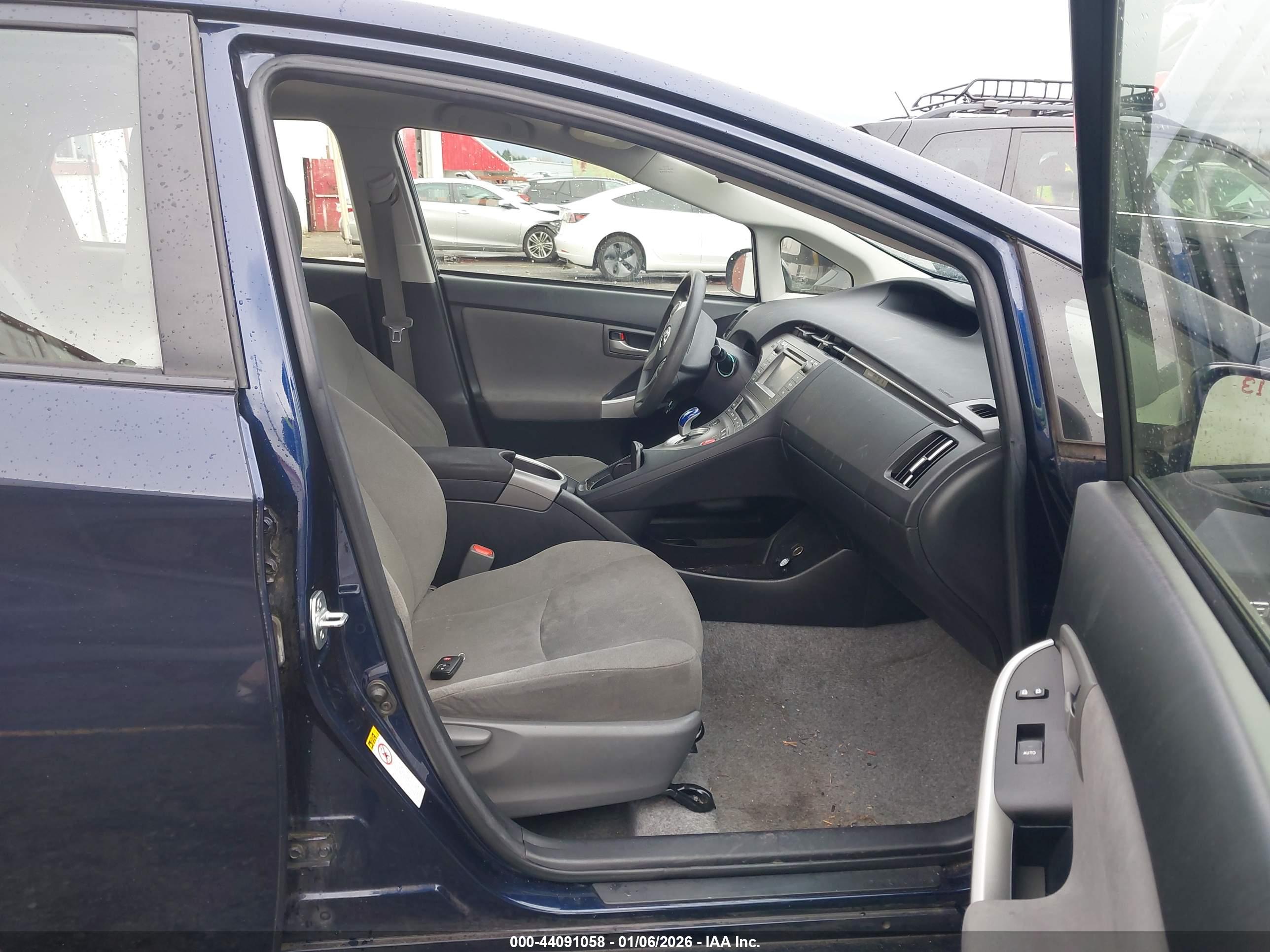 TOYOTA PRIUS image 5