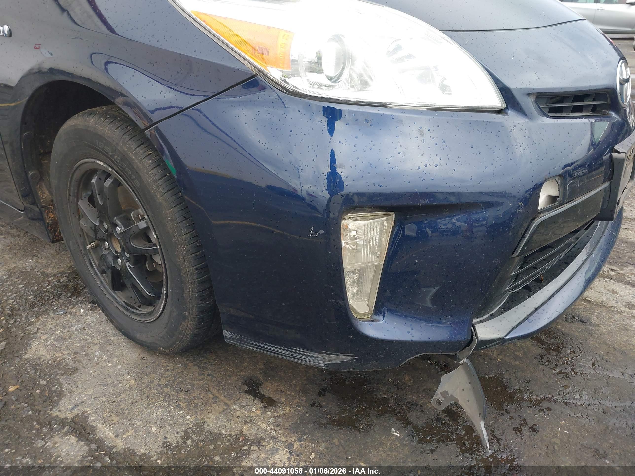 TOYOTA PRIUS image 6