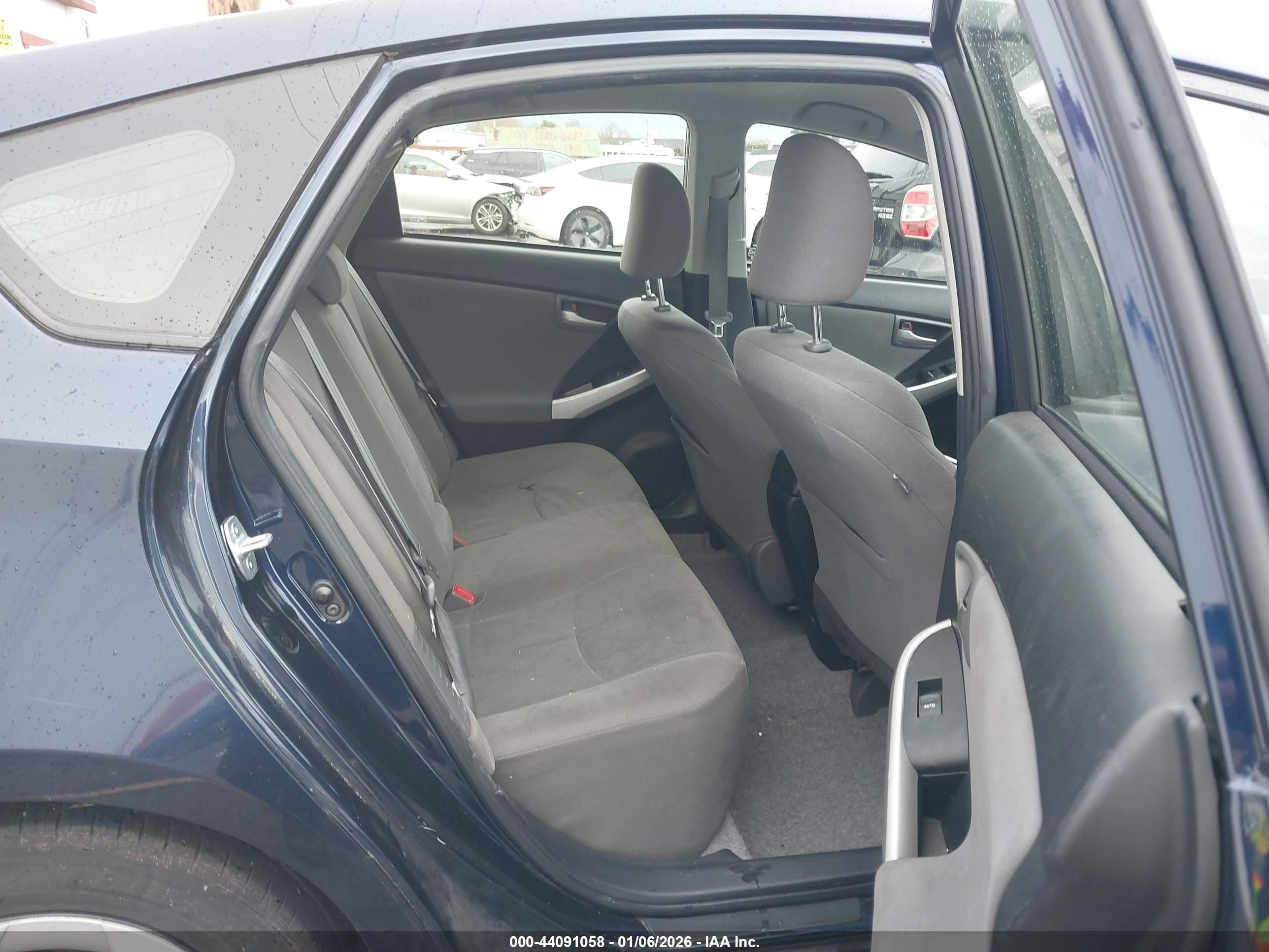 TOYOTA PRIUS image 8