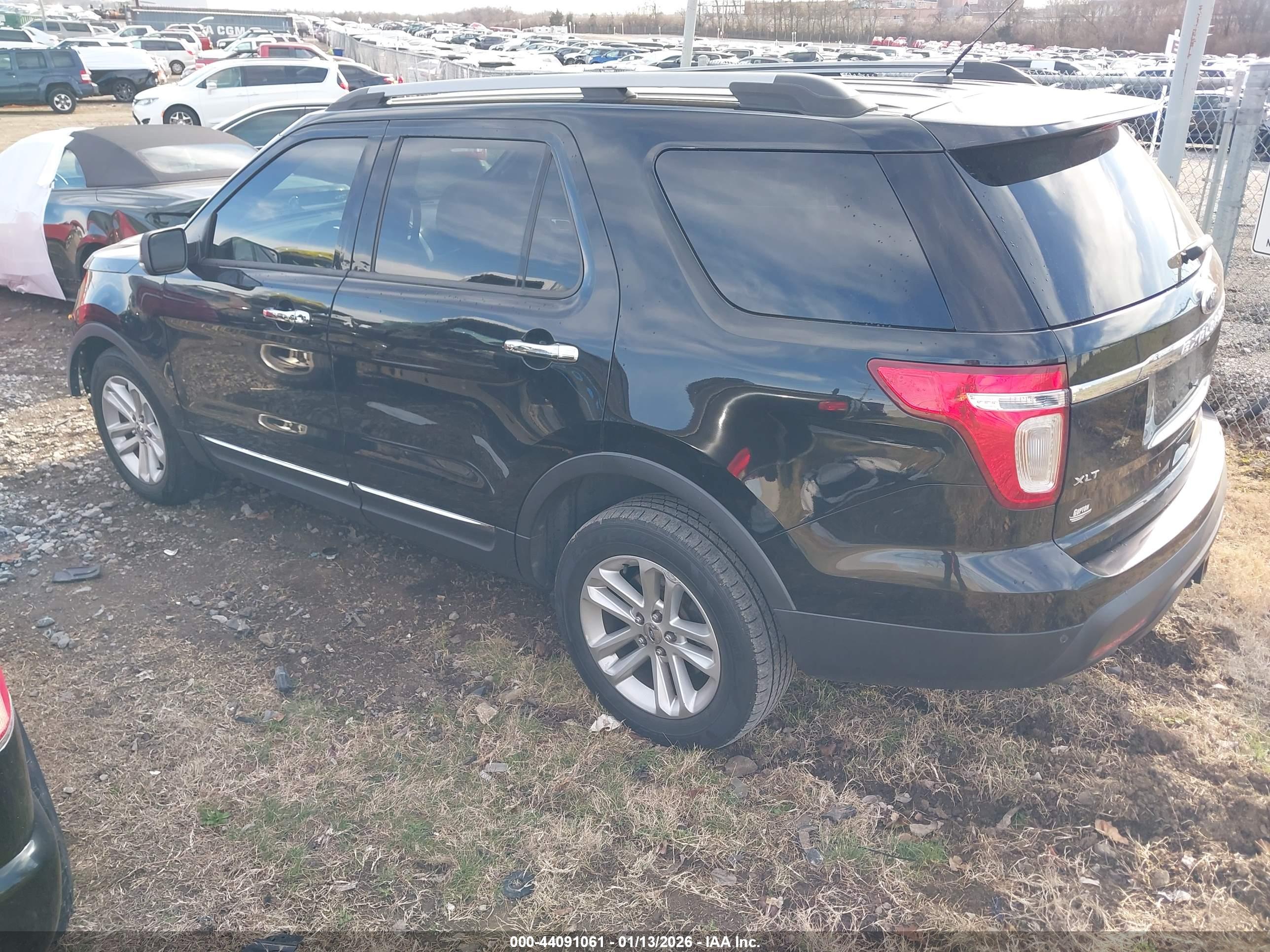 FORD EXPLORER image 3