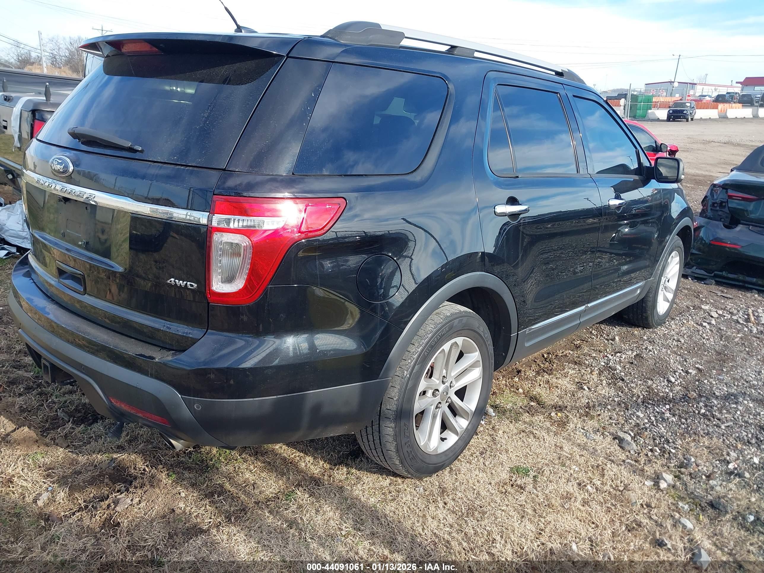FORD EXPLORER image 4