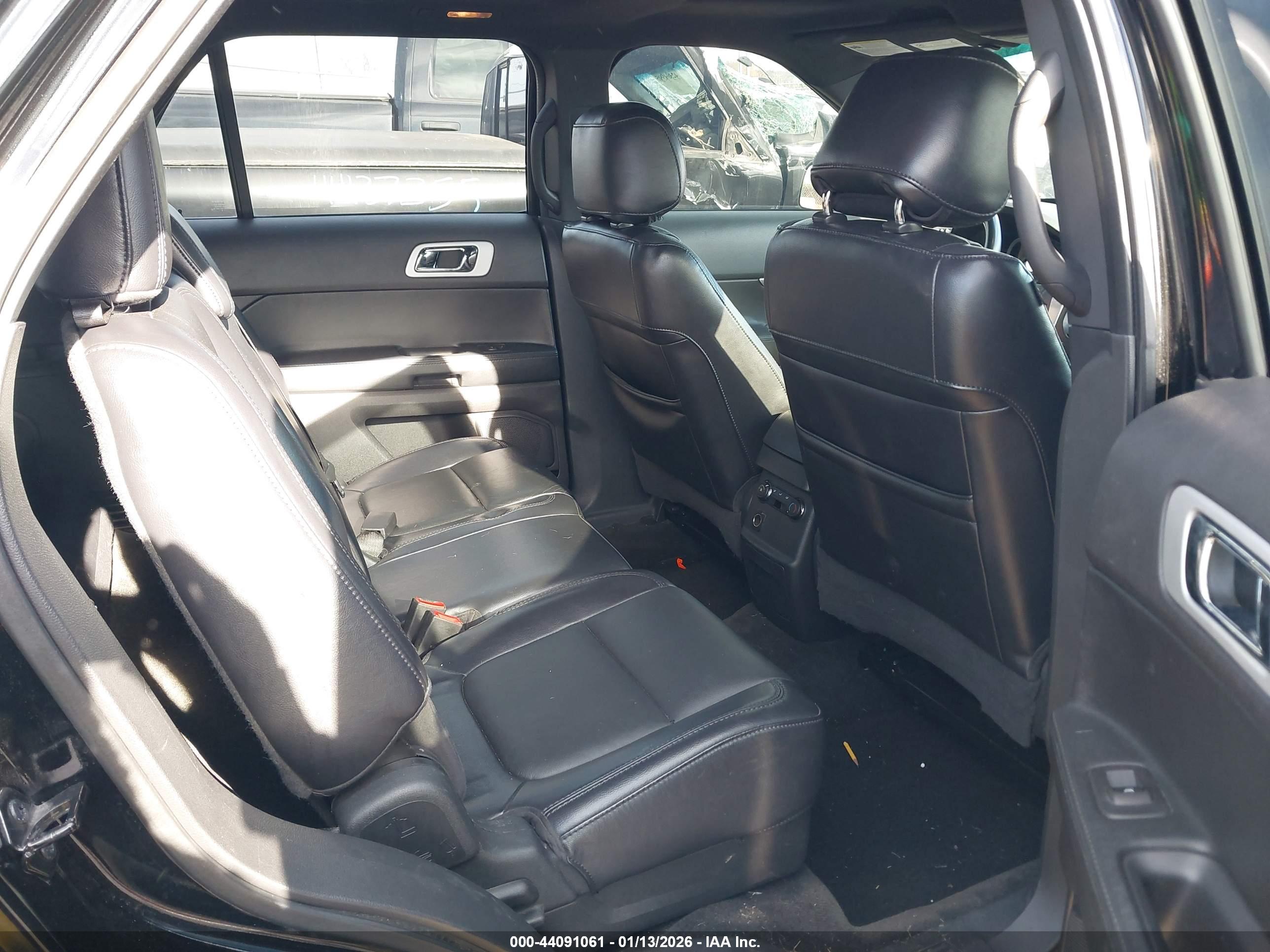 FORD EXPLORER image 8