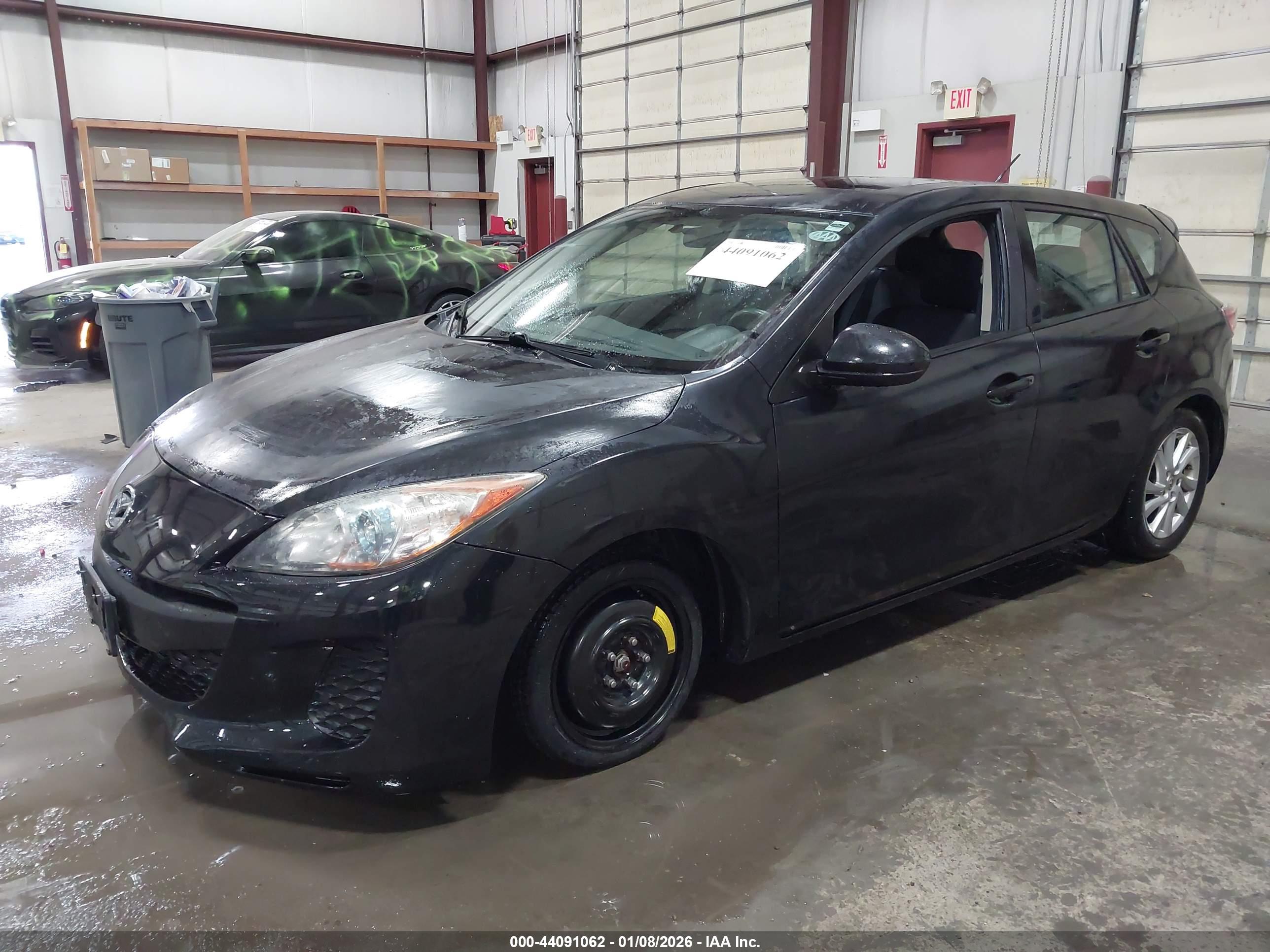 MAZDA MAZDA3 image 2
