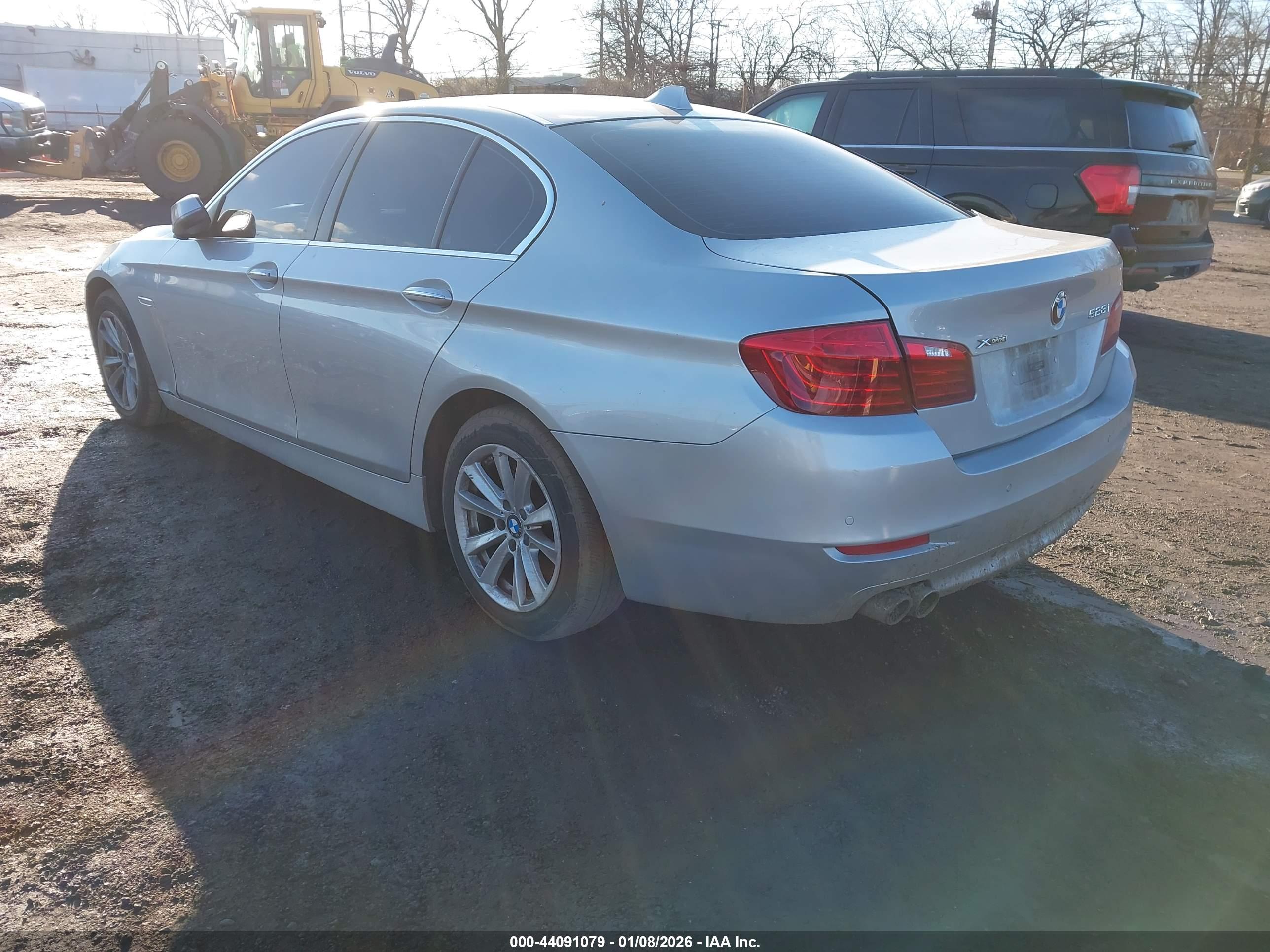 BMW 528I image 3