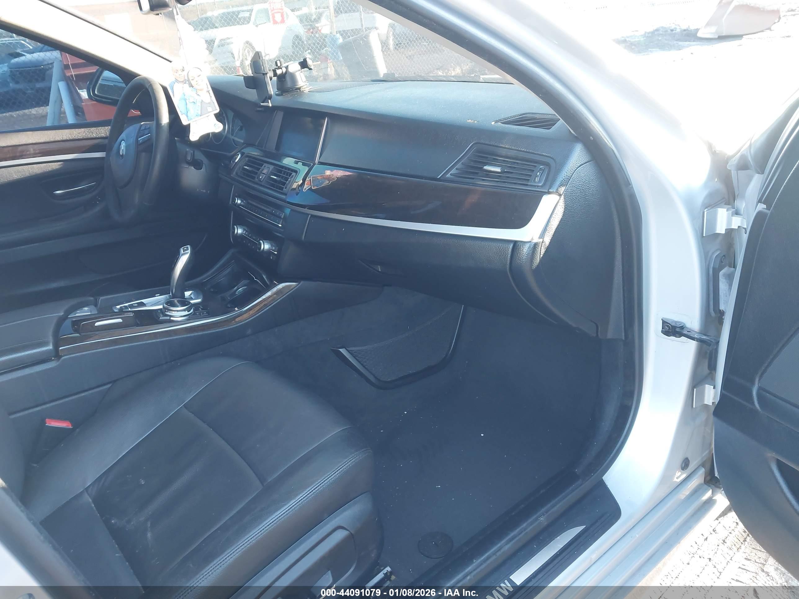 BMW 528I image 5