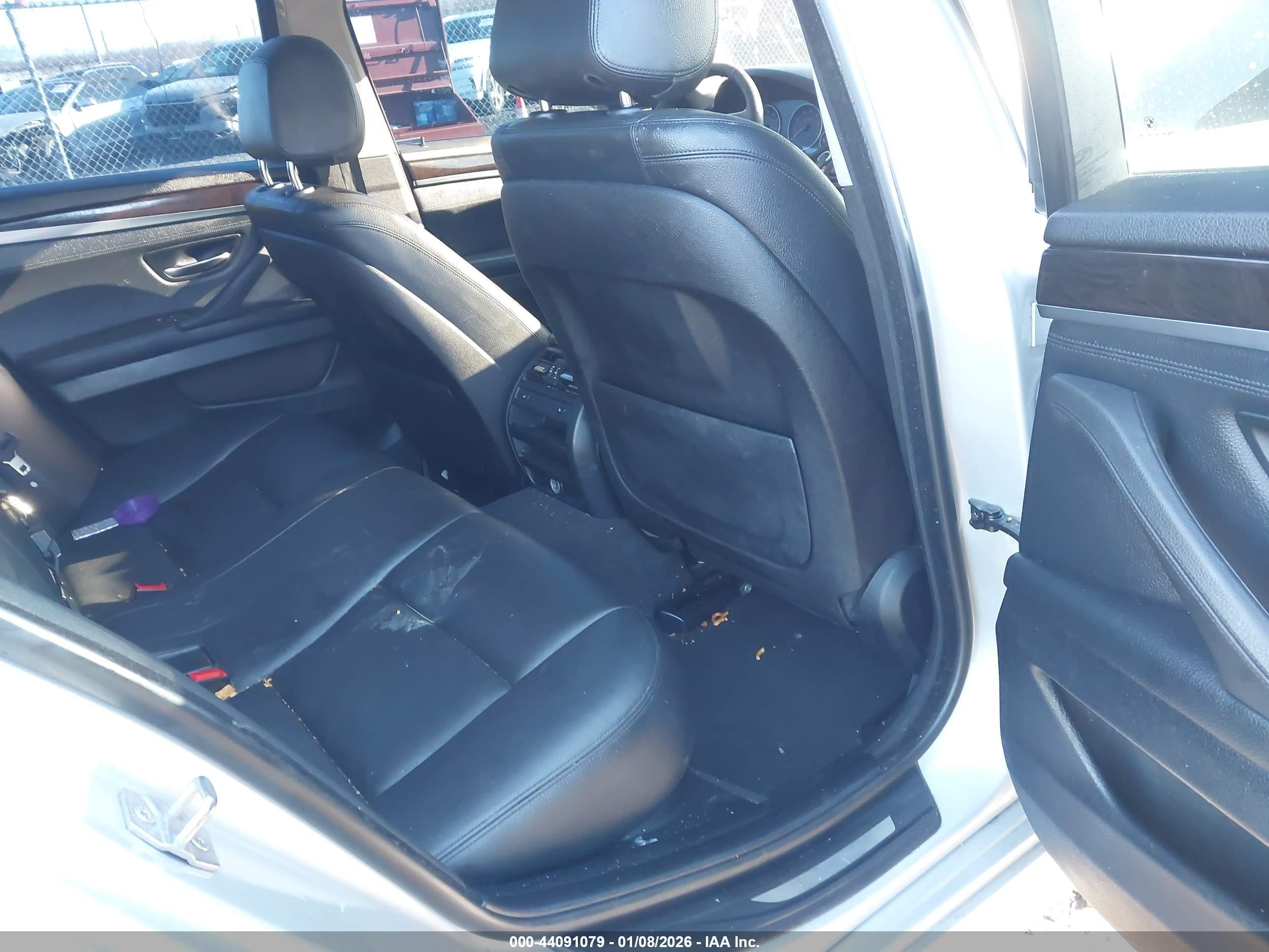 BMW 528I image 8