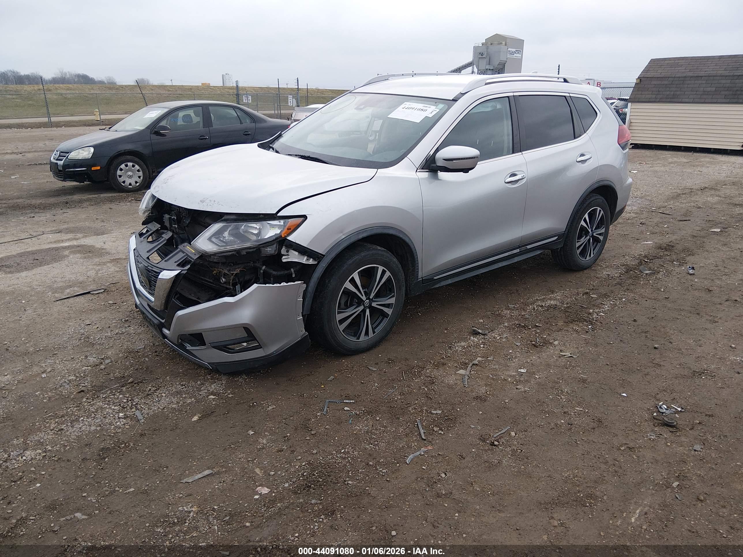 NISSAN ROGUE image 2