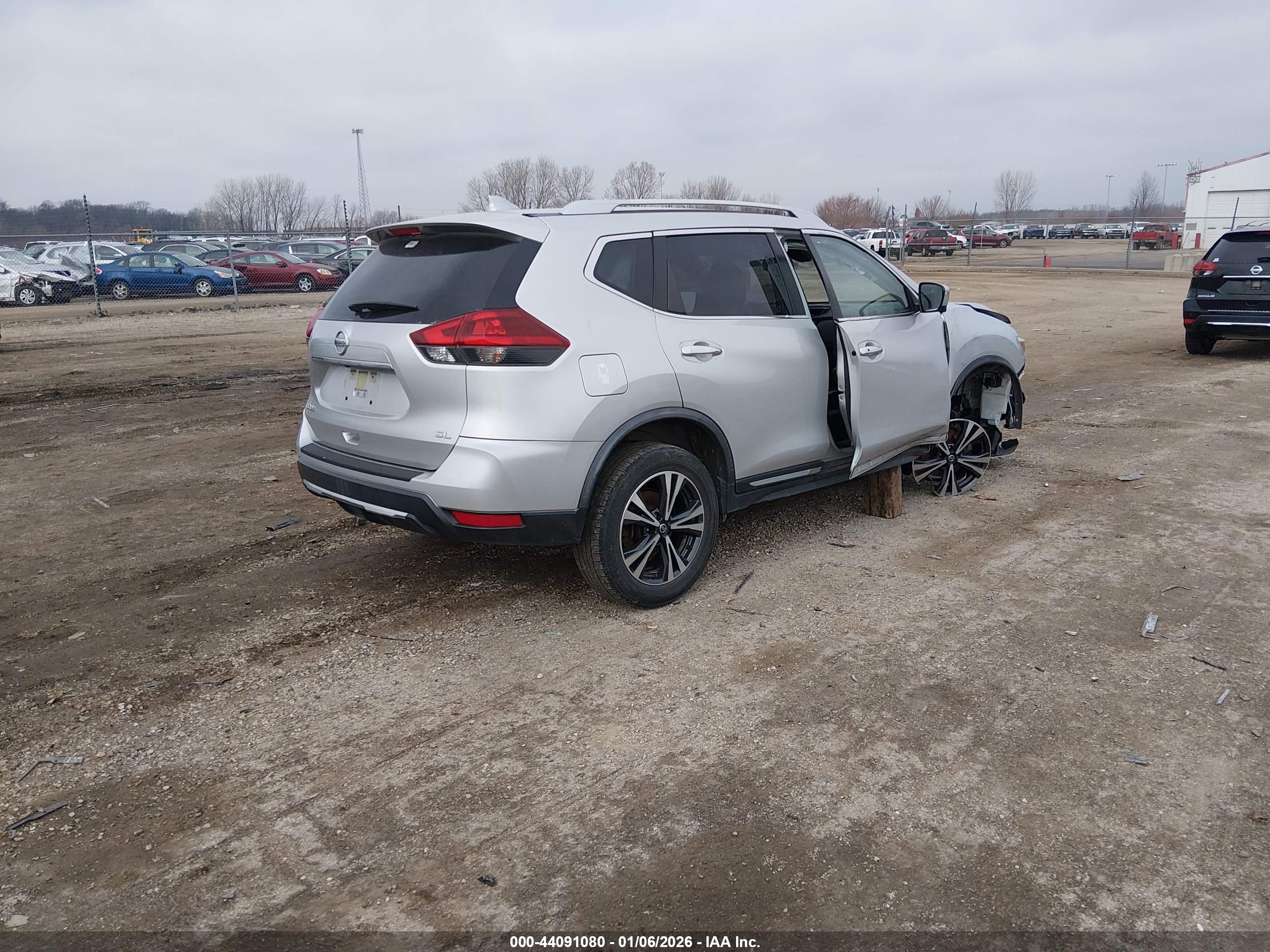 NISSAN ROGUE image 4