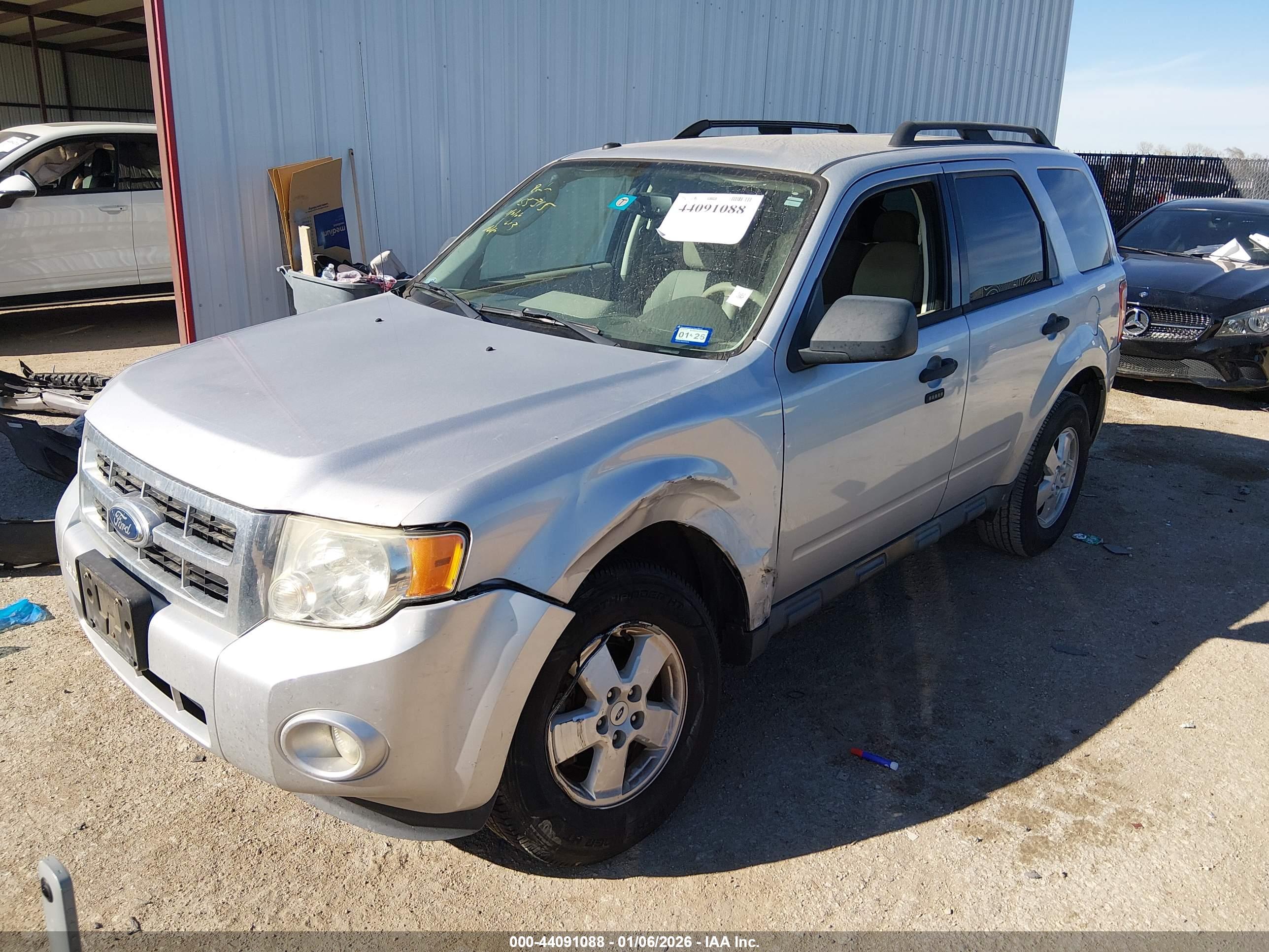 FORD ESCAPE image 2