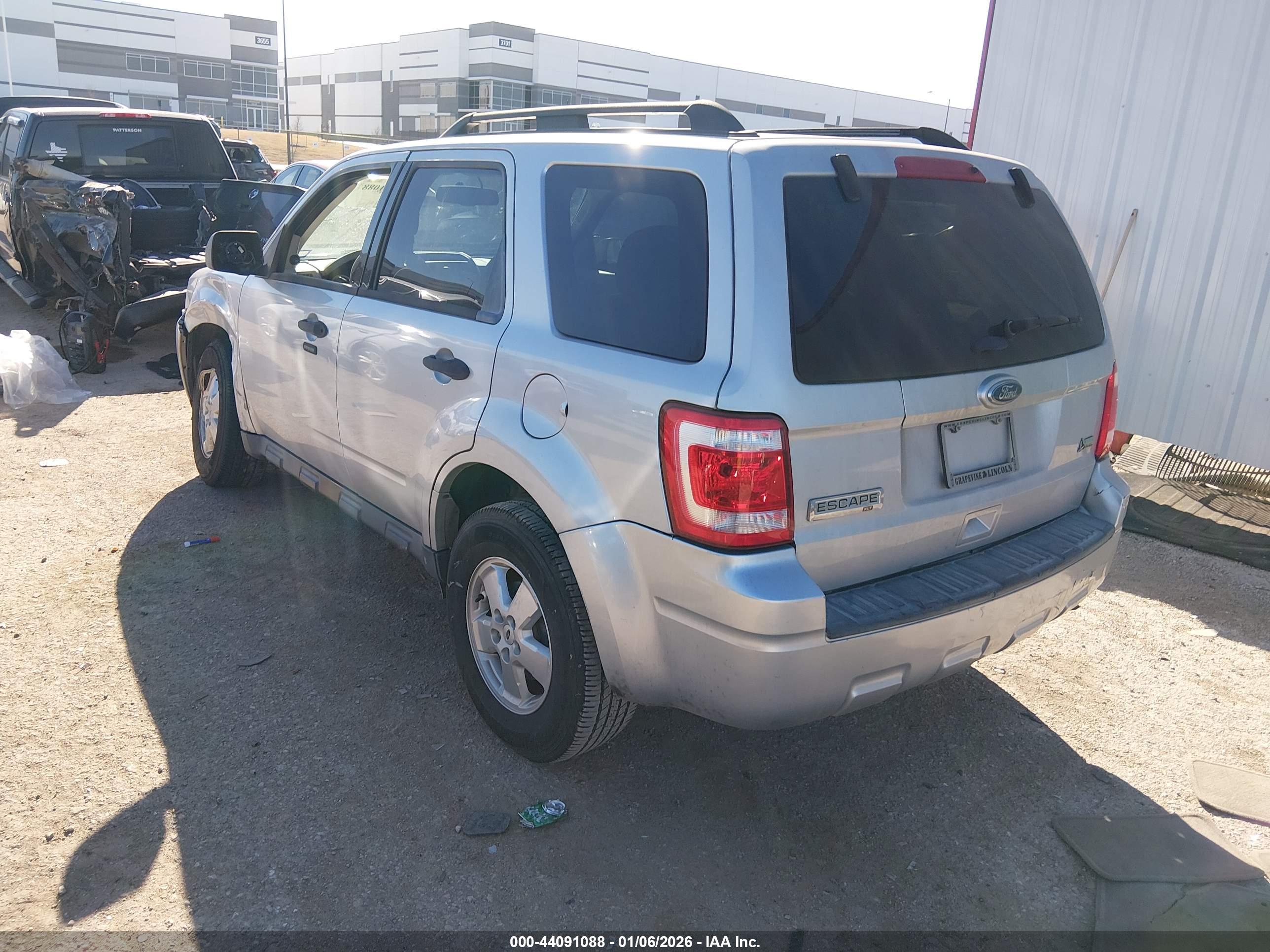 FORD ESCAPE image 3