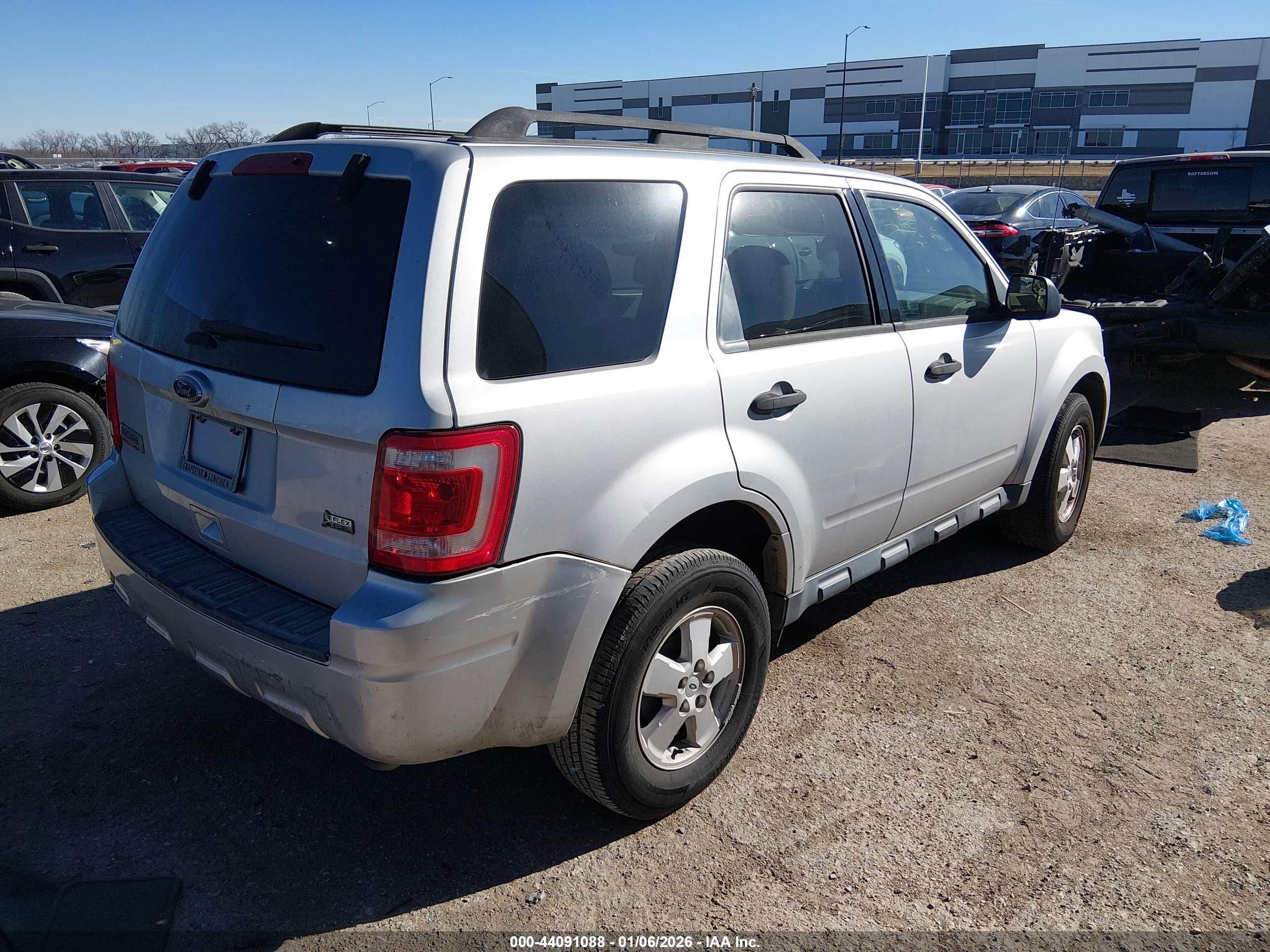 FORD ESCAPE image 4